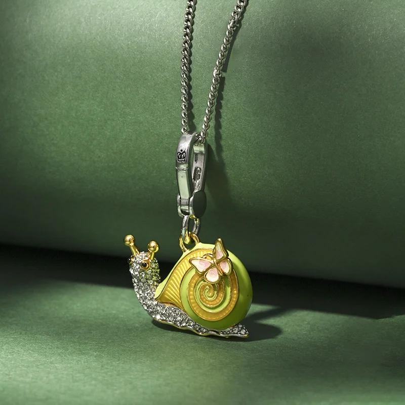 1Pc Diamond-encrusted Enamel Butterfly And Snail Pendant, Design Keychain,Unisex Necklace, Personalized Party Jewelry Decor Gift
1Pc Diamond-encrusted Enamel Butterfly And Snail Pendant, Design Keychain,Unisex Necklace, Personalized Party Jewelry Decor Gift