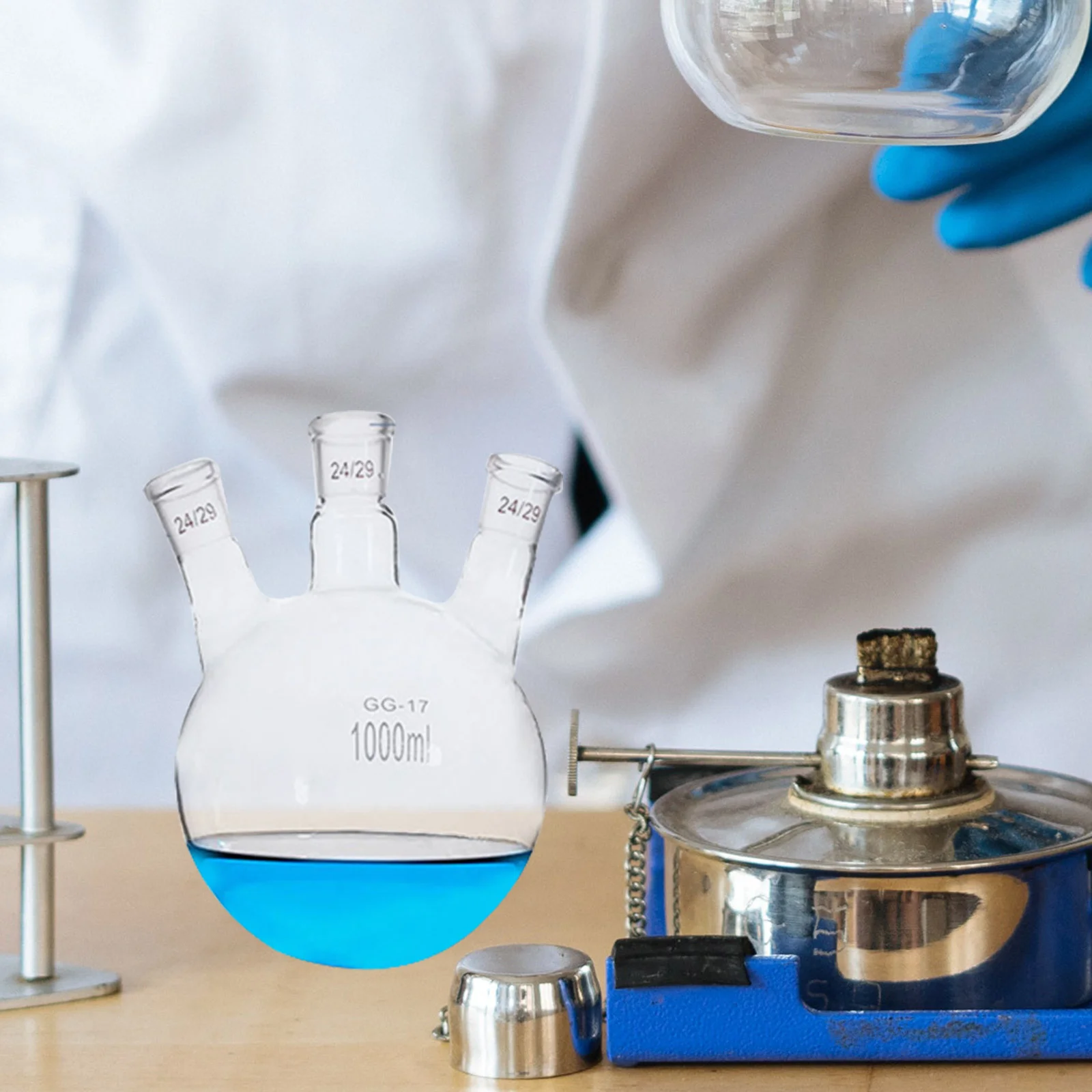 Laboratory 3 Neck Flask Premium Boiling Flask for Simple Fractional Distillation Education Chemistry Research Apparatus 
Laboratory 3 Neck Flask Premium Boiling Flask for Simple Fractional Distillation Education Chemistry Research Apparatus