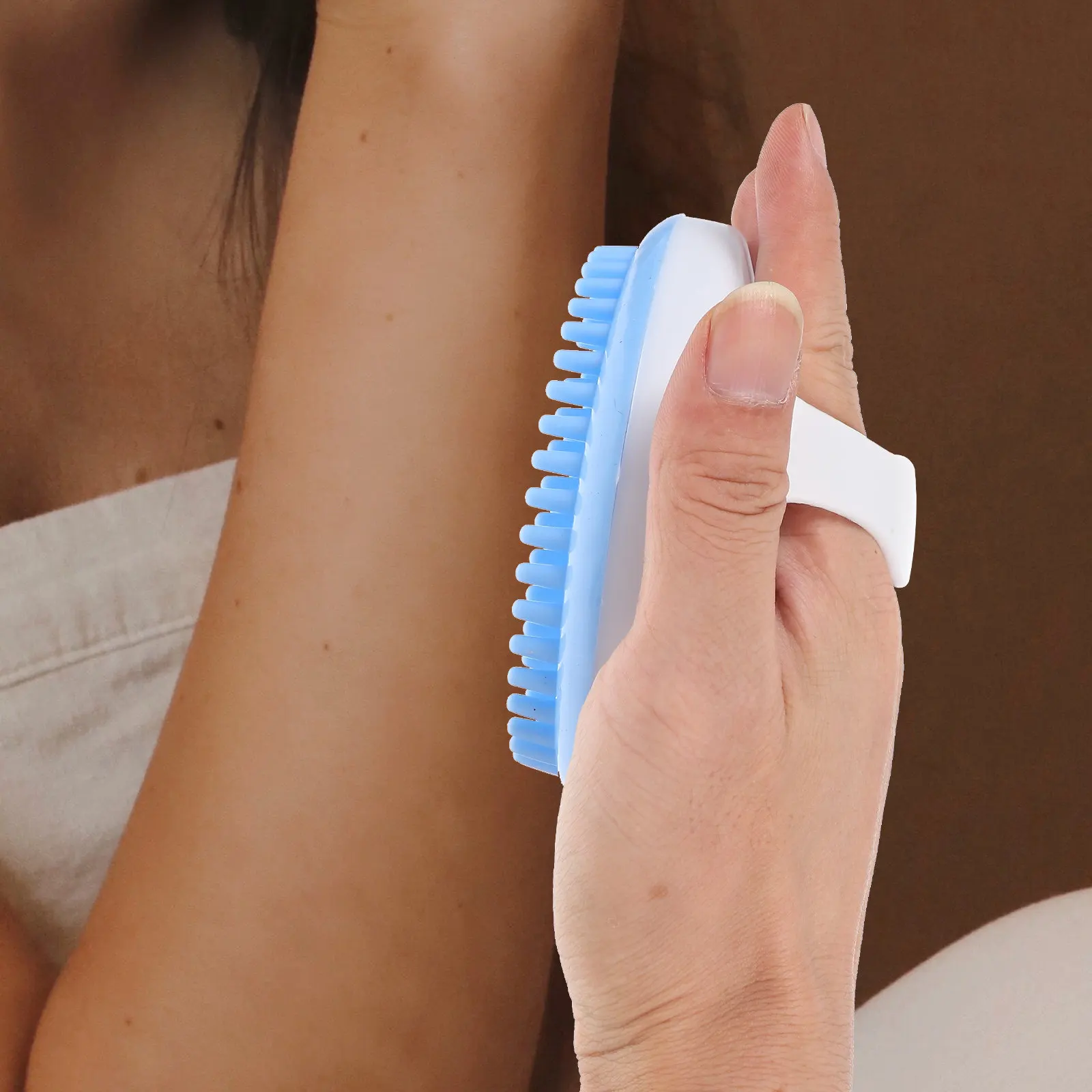 Массажная щетка для всего тела из высококачественного материала, удобный массажный инструмент для улучшения кровообращения, домашний массажер для талии и рук, портативный.
Массажная щетка для всего тела из высококачественного материала, удобный массажный инструмент для улучшения кровообращения, домашний массажер для талии и рук, портативный.