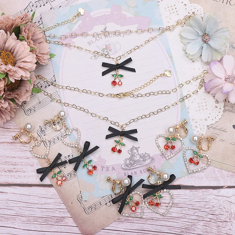 Шикарное женское ожерелье в вишневом стиле, серьги, комплект браслетов, японское милое женское свежее вишневое ожерелье с бантом, позолоченное ожерелье 18 карат
Шикарное женское ожерелье в вишневом стиле, серьги, комплект браслетов, японское милое женское свежее вишневое ожерелье с бантом, позолоченное ожерелье 18 карат