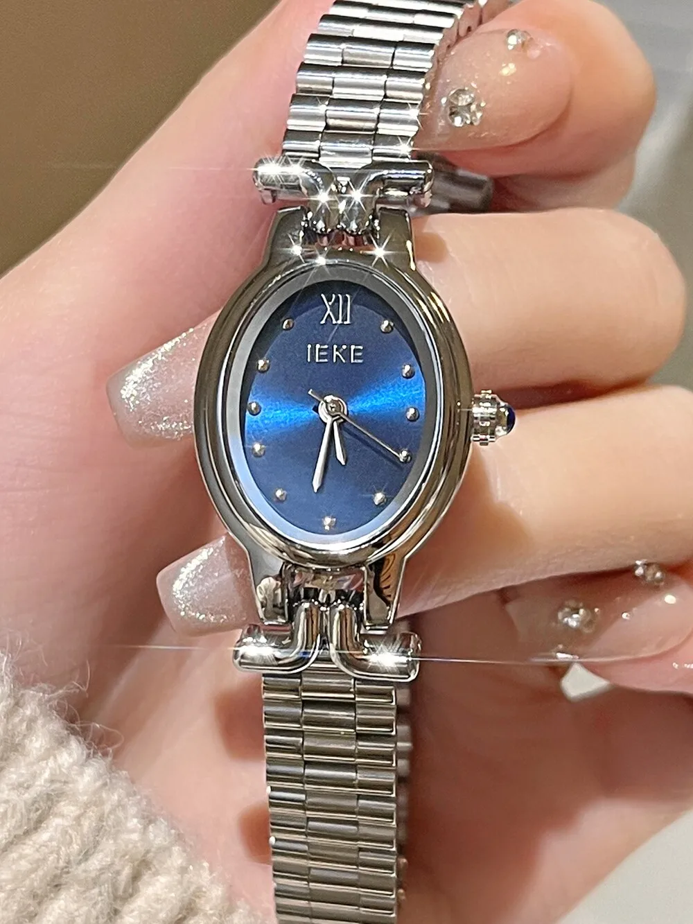 VintageStyleSapphireBlueVersatile And Fashionable HighEnd Women'SWatchWith A Delicate And SimpleSmall DialPerfect For Students.
VintageStyleSapphireBlueVersatile And Fashionable HighEnd Women'SWatchWith A Delicate And SimpleSmall DialPerfect For Students.