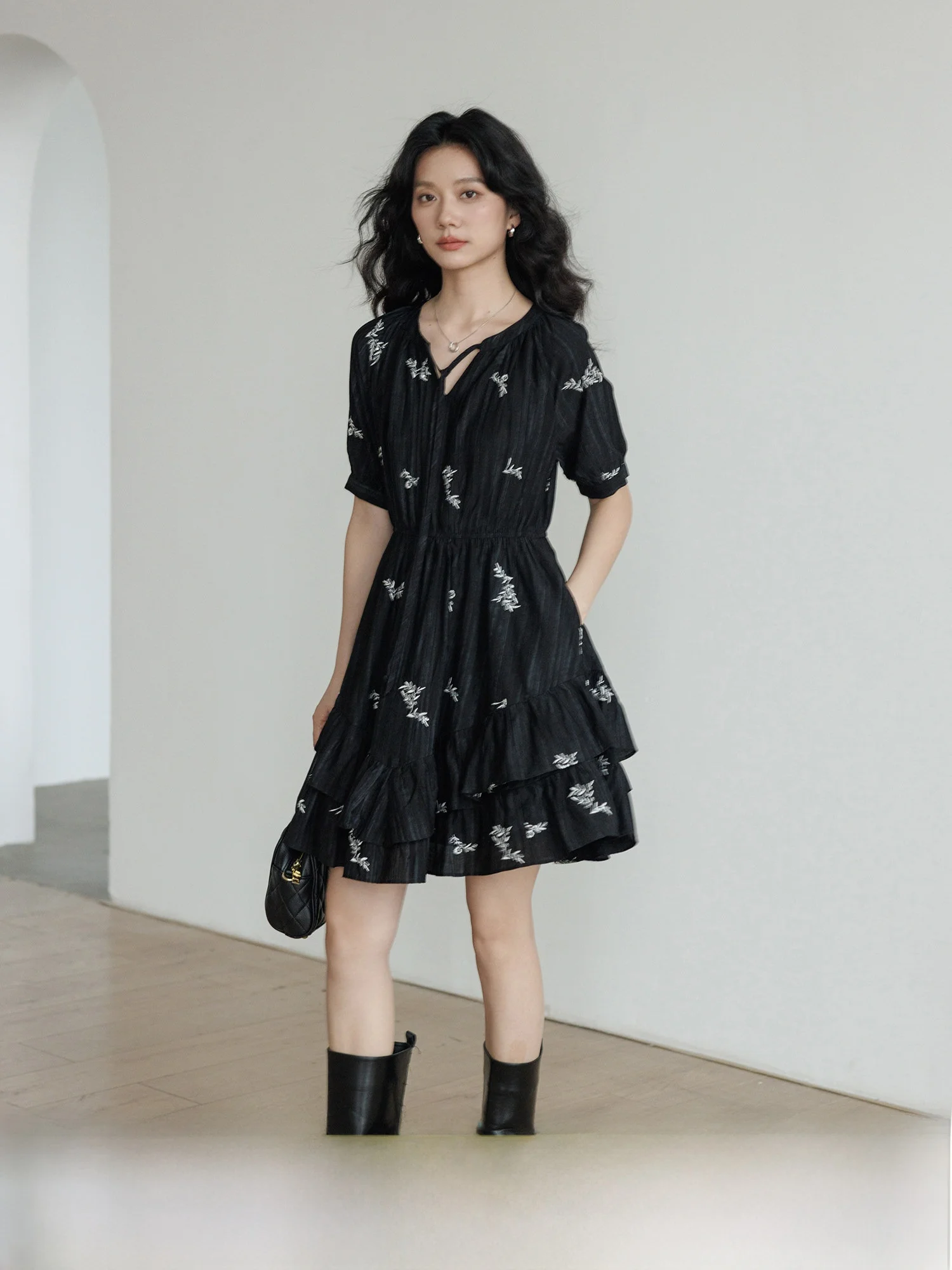 Summer V-Neck Embroidery Design Women's Shirt Dress Lazy Vacation A-Line Skirt New 2026 Short Skirt Casual Style City Commute
Summer V-Neck Embroidery Design Women's Shirt Dress Lazy Vacation A-Line Skirt New 2026 Short Skirt Casual Style City Commute