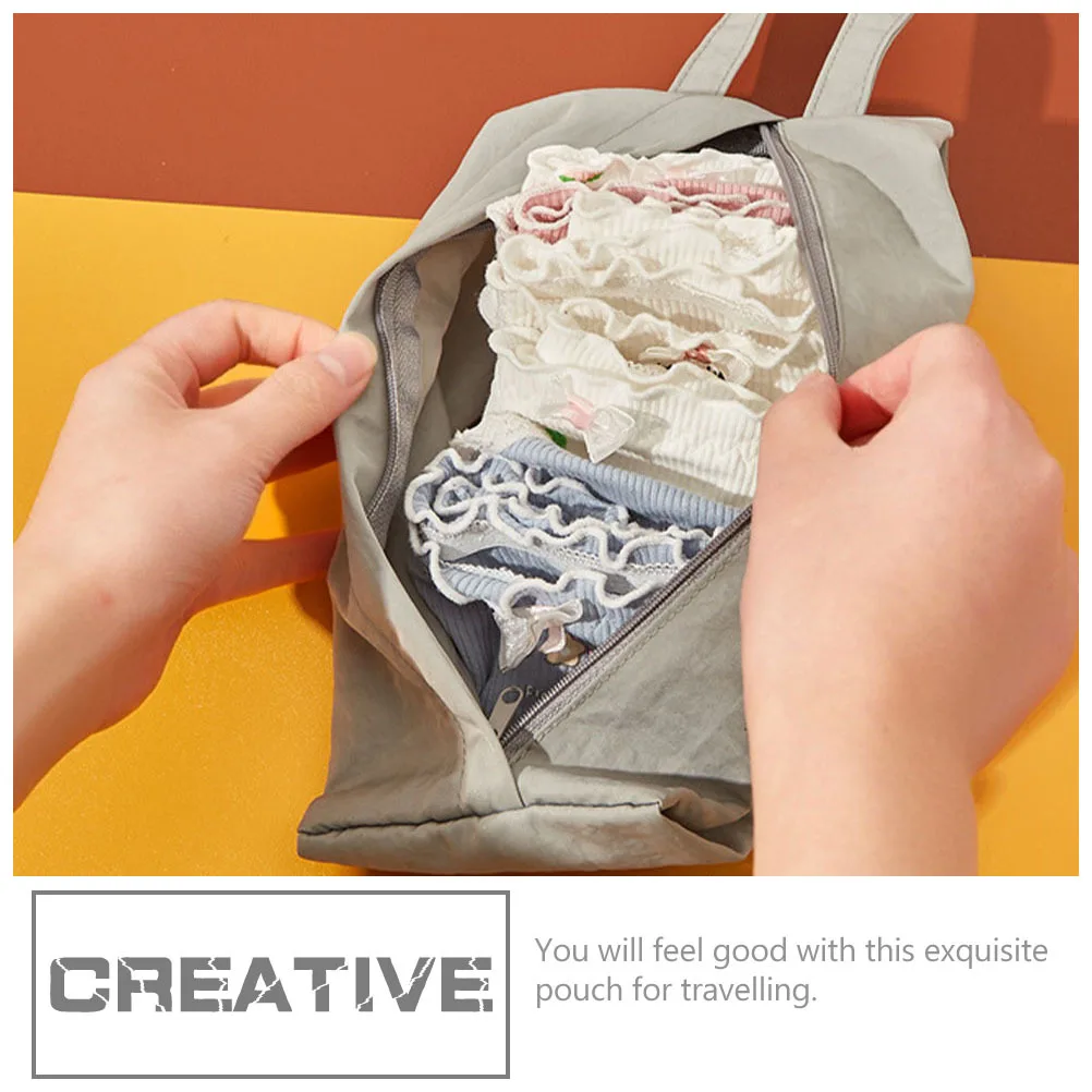 Portable Travel Makeup Storage Bag Lightweight Secure Zipper Handheld Compact Multi-Function Accessory
Portable Travel Makeup Storage Bag Lightweight Secure Zipper Handheld Compact Multi-Function Accessory