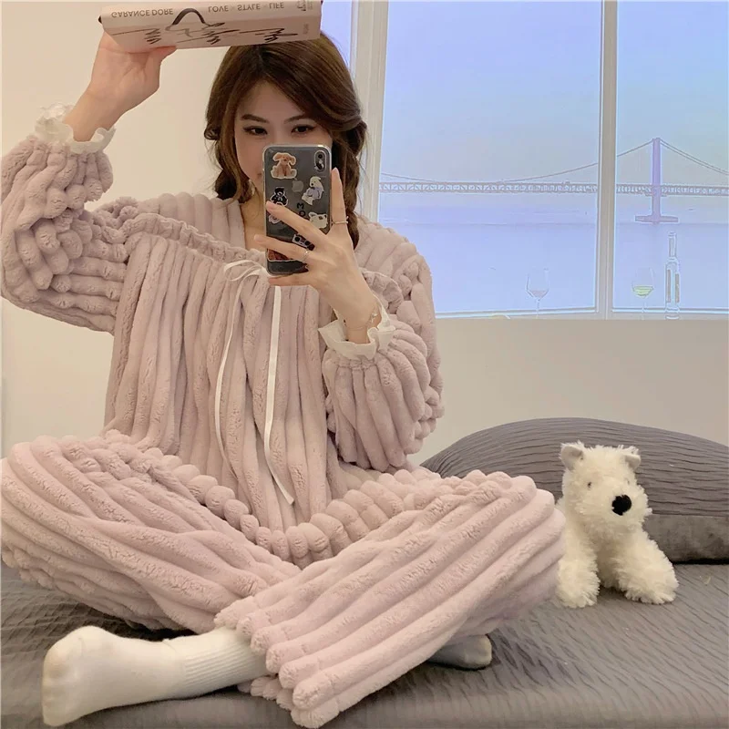 Princess Style Coral Fleece Lace Trim Sleepwear Set Women's Thickened Two-Piece Suit Winter Home Clothes Long Sleeve Crew Neck
Princess Style Coral Fleece Lace Trim Sleepwear Set Women's Thickened Two-Piece Suit Winter Home Clothes Long Sleeve Crew Neck