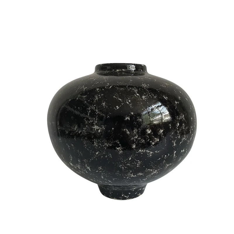 Premium Chinese black ceramic vase soft flower arrangement jewelry ornament
Premium Chinese black ceramic vase soft flower arrangement jewelry ornament