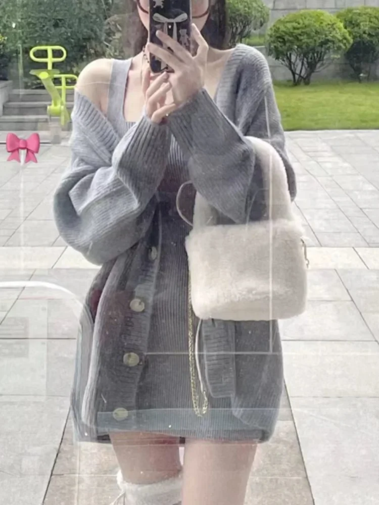 2023 Grey Knitted 2 Piece Dress Set Women Elegant Sweater Cardigan + Sexy Bodycon Slim Mini Dress Outwear Korean Fashion Suit
2023 Grey Knitted 2 Piece Dress Set Women Elegant Sweater Cardigan + Sexy Bodycon Slim Mini Dress Outwear Korean Fashion Suit