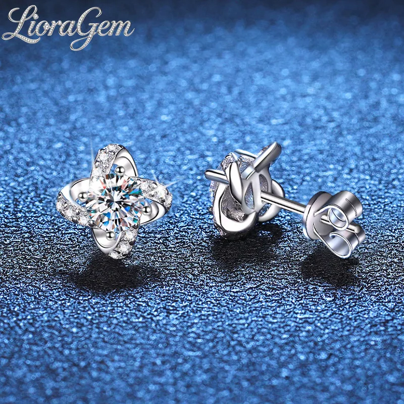 Серьги-гвоздики LioraGem Simple с 50-точечными муассанитами в форме цветка, элегантные серьги-гвоздики с узлом удачи, платиновые PT950, ювелирные изделия, подарки
Серьги-гвоздики LioraGem Simple с 50-точечными муассанитами в форме цветка, элегантные серьги-гвоздики с узлом удачи, платиновые PT950, ювелирные изделия, подарки