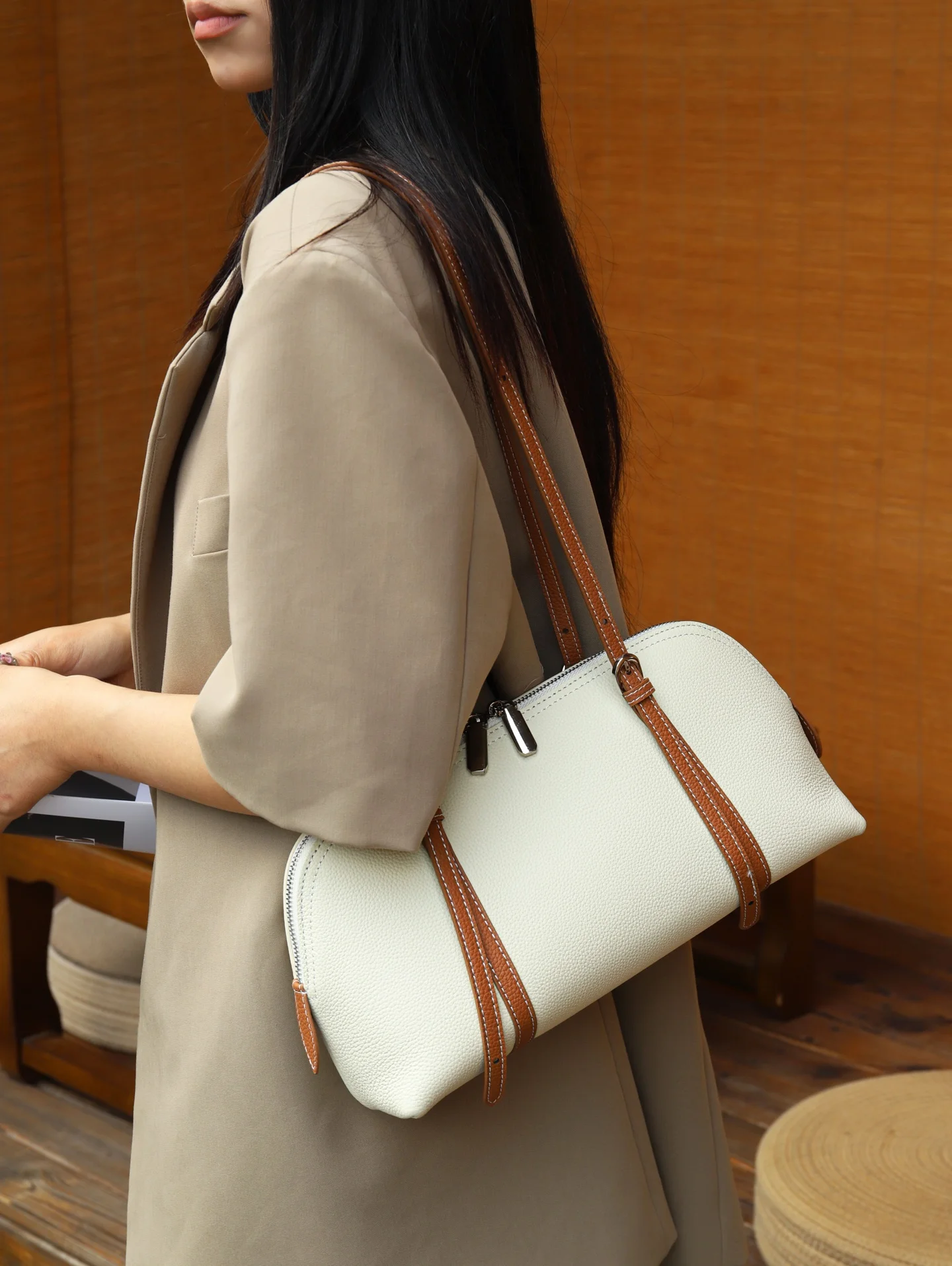 2026 New Women's Leather Bag Boston Style Fashionable Shoulder Crossbody Bag Versatile Handbag Practical for Casual Wear
2026 New Women's Leather Bag Boston Style Fashionable Shoulder Crossbody Bag Versatile Handbag Practical for Casual Wear