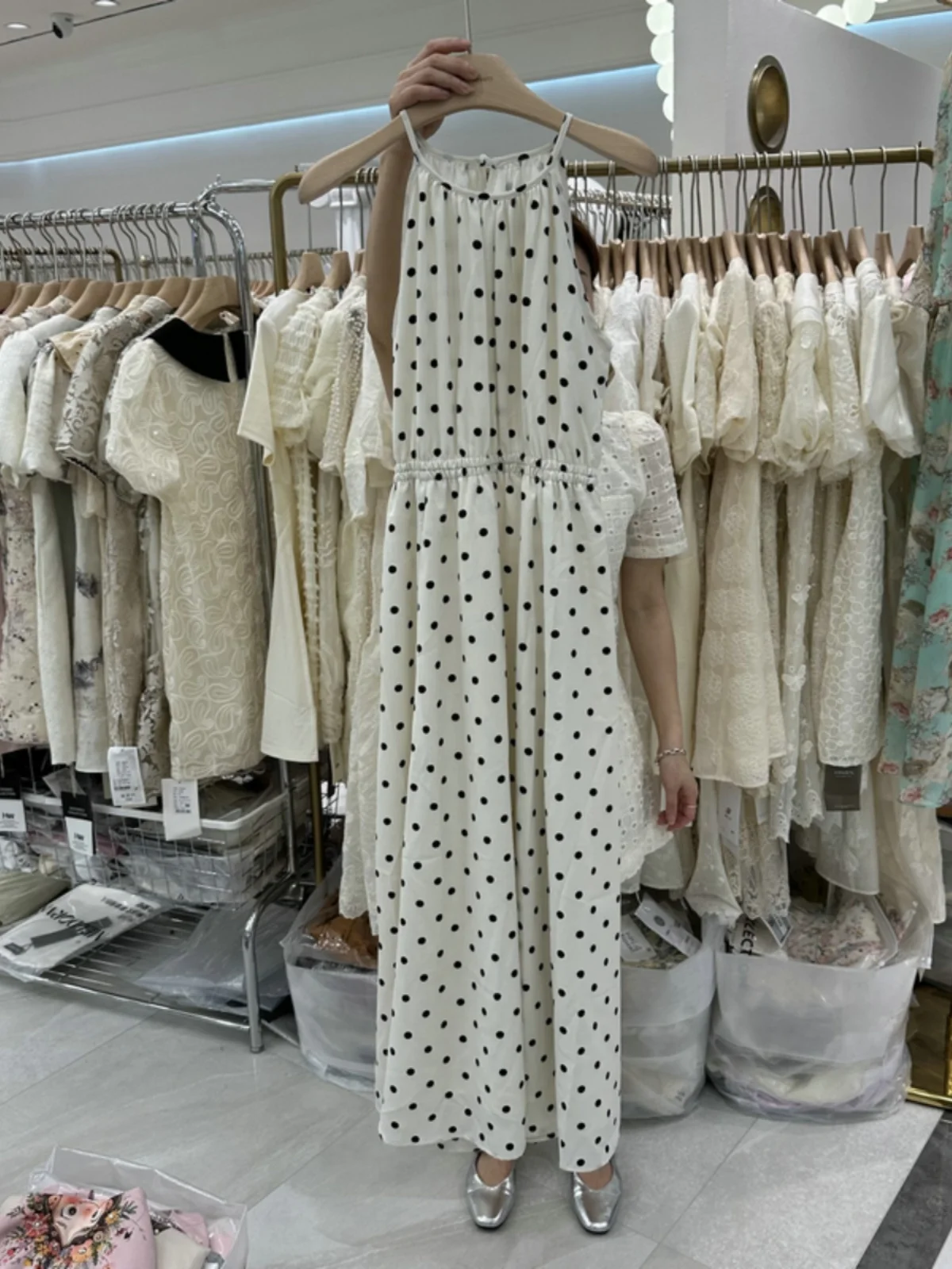 Slim Fit Polka Dot Vest Dress Women's Summer New Style Neck Hanging Hollow out Backline Elegant Short Sleeve round Collar Dress
Slim Fit Polka Dot Vest Dress Women's Summer New Style Neck Hanging Hollow out Backline Elegant Short Sleeve round Collar Dress