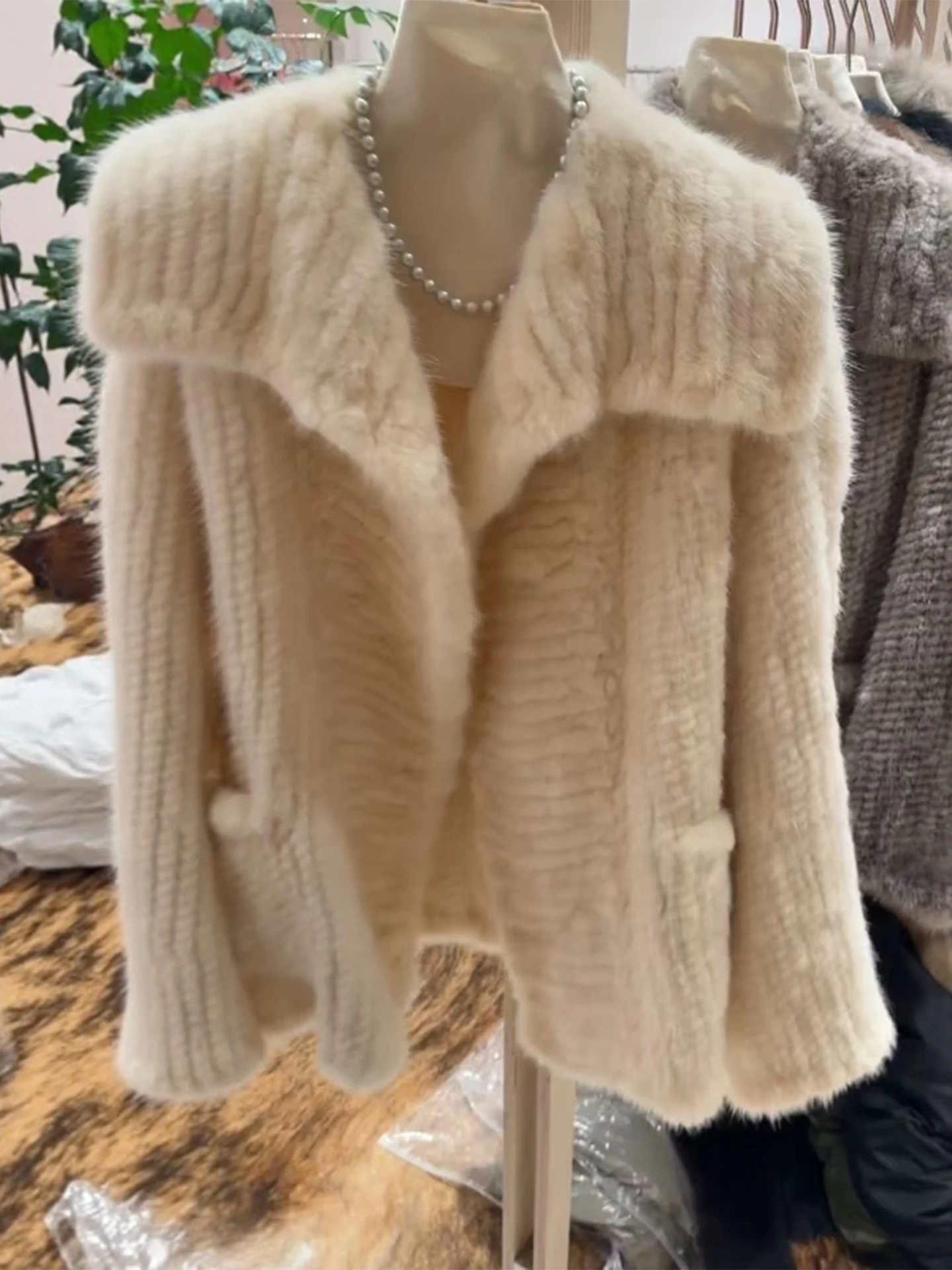 Пушистый вязаный кардиган для женщин больших размеров: уютное пальто свободного кроя с длинными рукавами, дышащее и комфортное, для зимы
Пушистый вязаный кардиган для женщин больших размеров: уютное пальто свободного кроя с длинными рукавами, дышащее и комфортное, для зимы