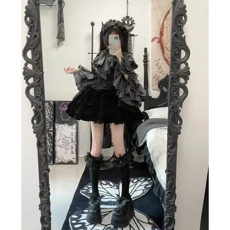 Gothic Dark Court Design Women's Suits Patchwork T-shirt + Cinched Waistcoat + High-waisted Short Puffy Skirt Subculture Outfits
Gothic Dark Court Design Women's Suits Patchwork T-shirt + Cinched Waistcoat + High-waisted Short Puffy Skirt Subculture Outfits