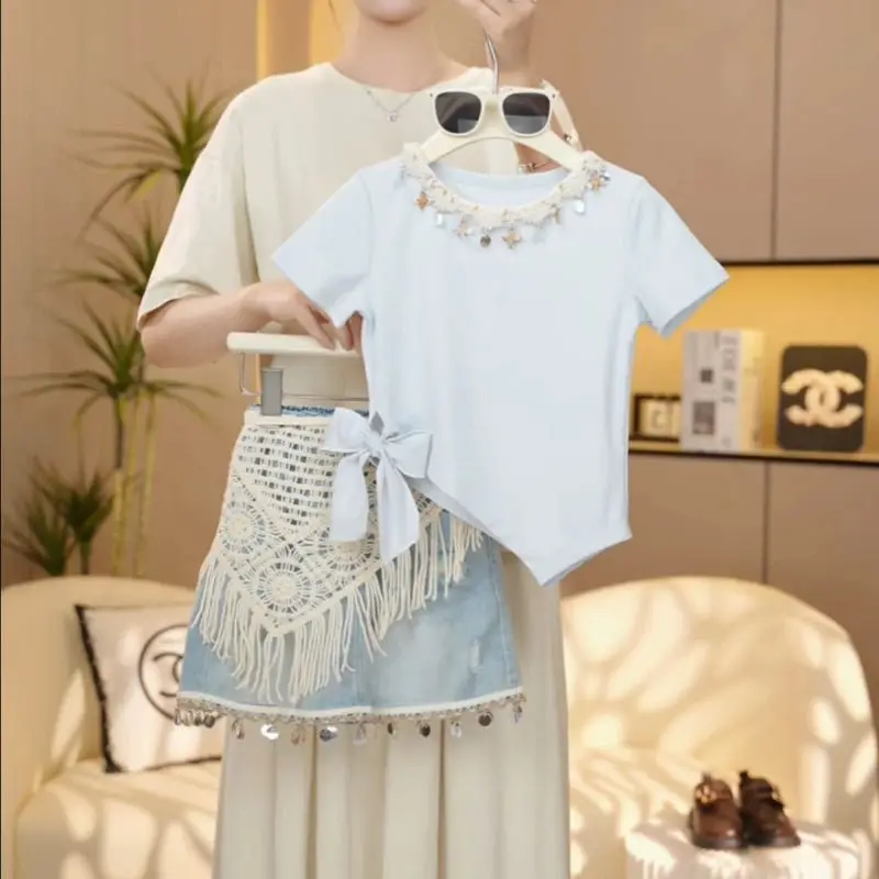 Girls Summer Set 2026 New Children Asymmetrical Short Sleeved Fringed Denim Skirt Two-piece Set
Girls Summer Set 2026 New Children Asymmetrical Short Sleeved Fringed Denim Skirt Two-piece Set