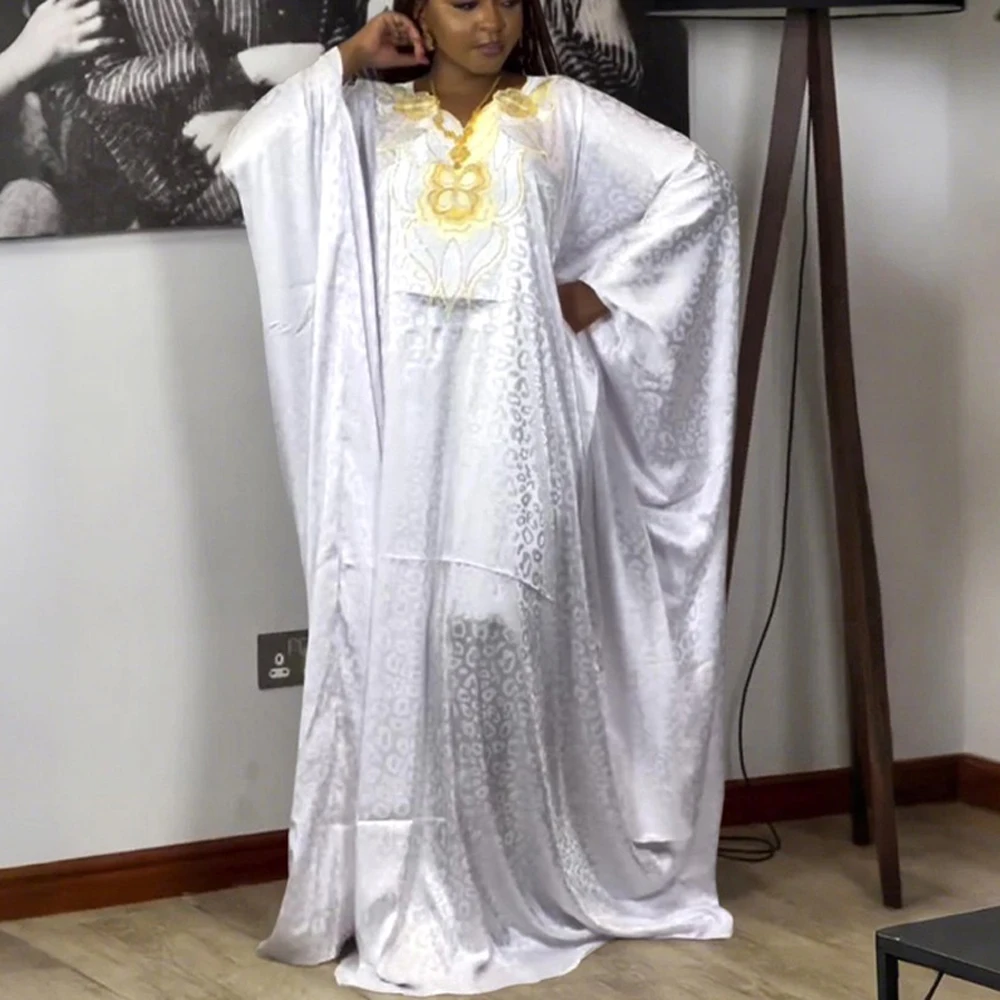 Elegant Muslim Long Proms for Women 2025 New V Neck Embroidery Loose Floor Length Dashiki Aybayas Turkey Femme Wedding Party Hot
Elegant Muslim Long Proms for Women 2025 New V Neck Embroidery Loose Floor Length Dashiki Aybayas Turkey Femme Wedding Party Hot