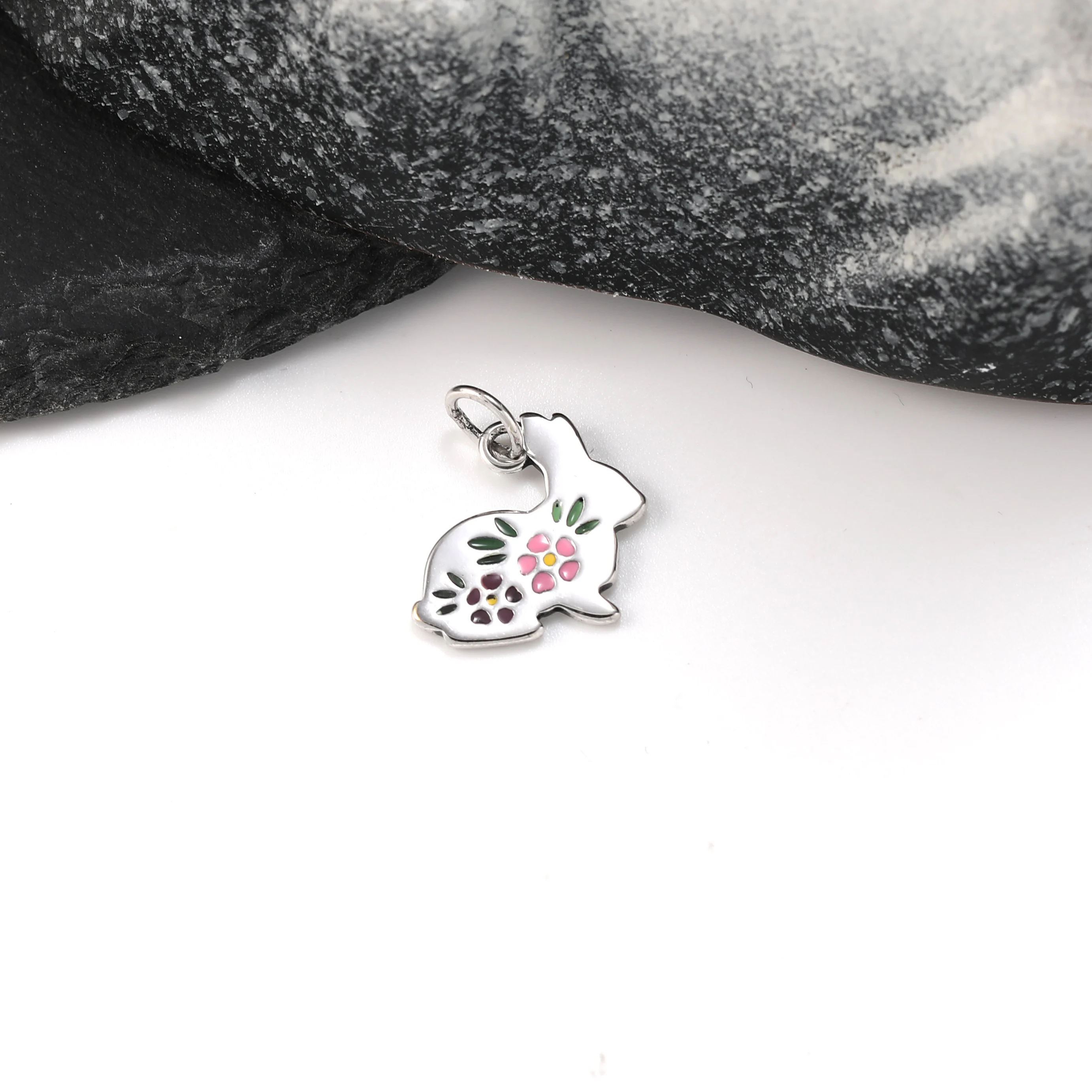 DJ170 genuine 925 sterling silver fashionable and exquisite keychain DIY accessory rabbit pendant
DJ170 genuine 925 sterling silver fashionable and exquisite keychain DIY accessory rabbit pendant