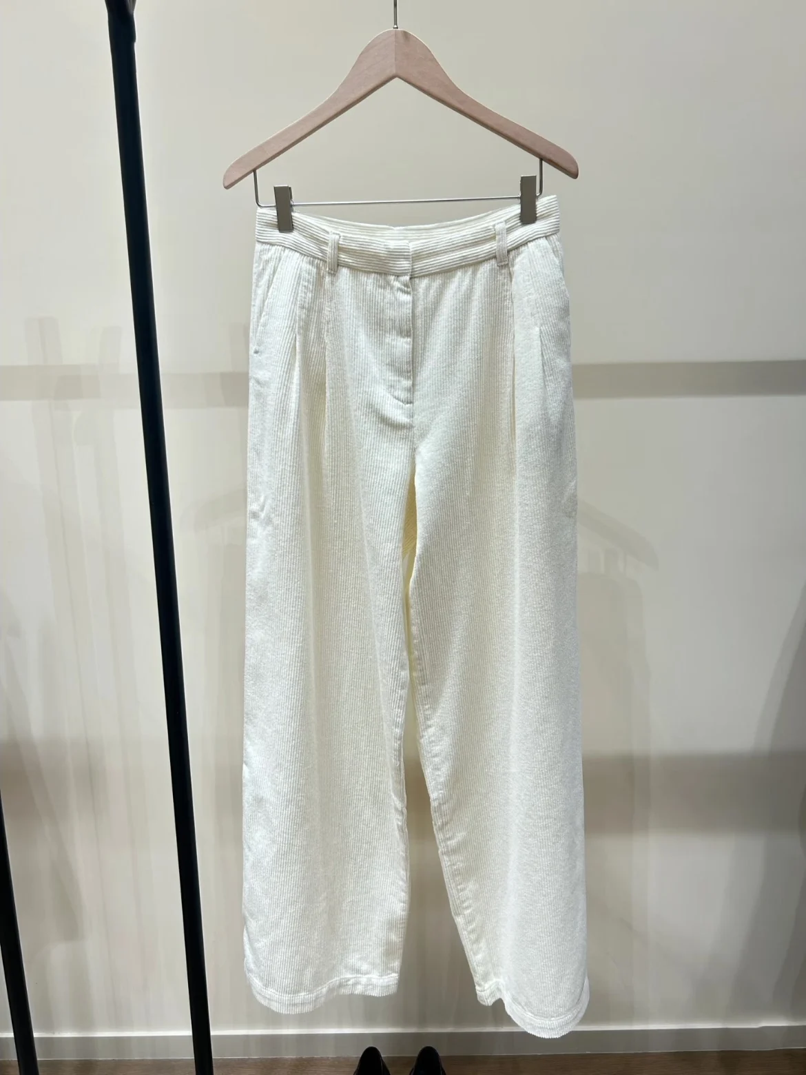 Heidd BA2026 Ранняя весна универсальные белые вельветовые повседневные брюки с высокой талией и широкими штанинами из хлопка женские модные повседневные брюки
Heidd BA2026 Ранняя весна универсальные белые вельветовые повседневные брюки с высокой талией и широкими штанинами из хлопка женские модные повседневные брюки