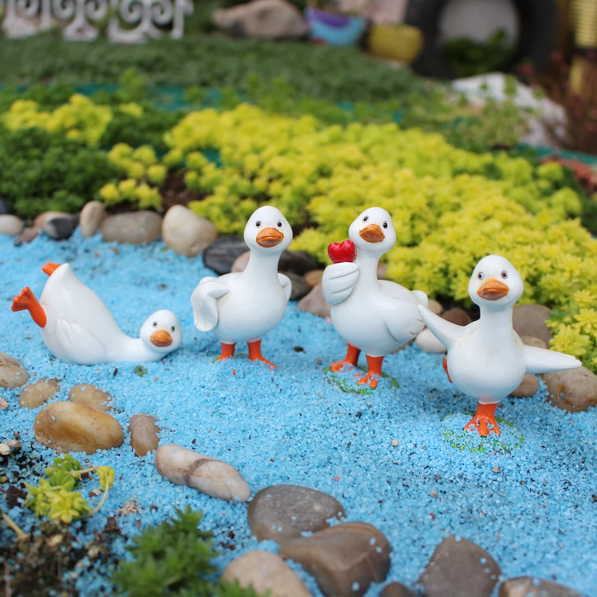 4pcs/Spring Garden Duck Set - Resin Craftwork Valentine's Day Gift - Garden Courtyard Grassland Decorative Piece - Cute Duck Sta
4pcs/Spring Garden Duck Set - Resin Craftwork Valentine's Day Gift - Garden Courtyard Grassland Decorative Piece - Cute Duck Sta