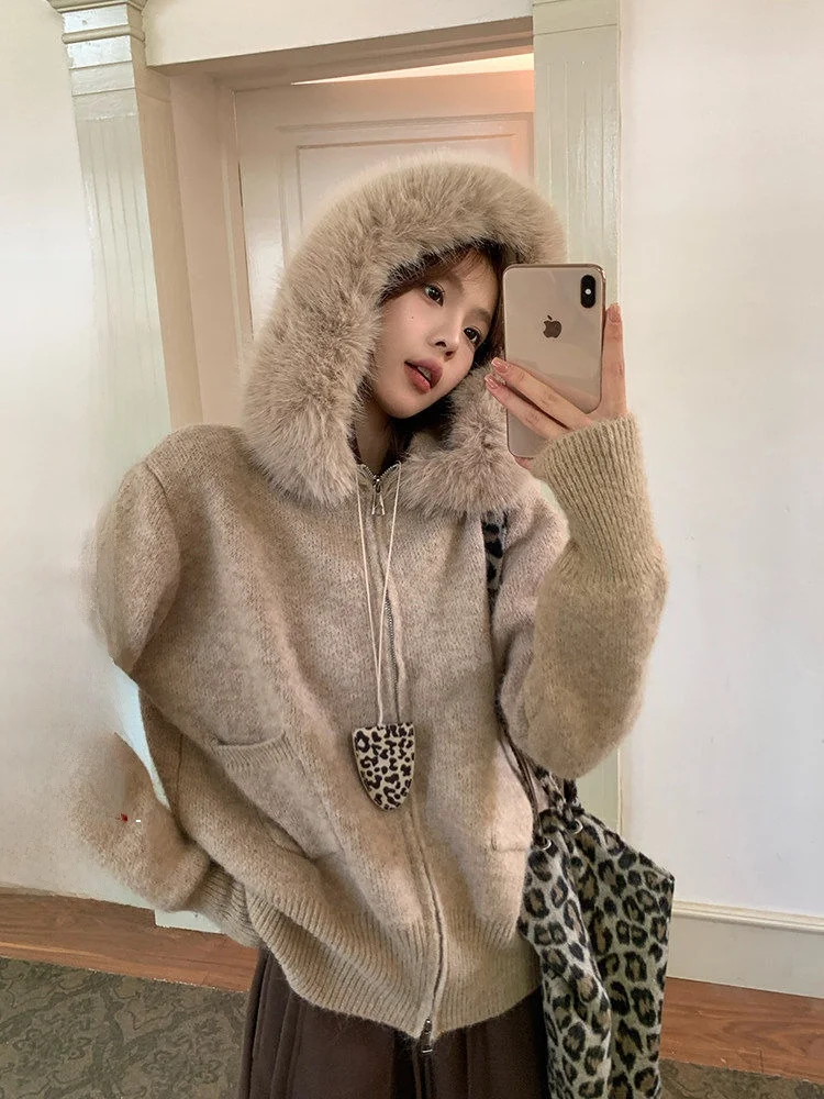 Свободный вязаный открытый кардиган с воротником из искусственного меха, женский зимний съемный ленивый корейский системный топ, повседневный ветер
Свободный вязаный открытый кардиган с воротником из искусственного меха, женский зимний съемный ленивый корейский системный топ, повседневный ветер