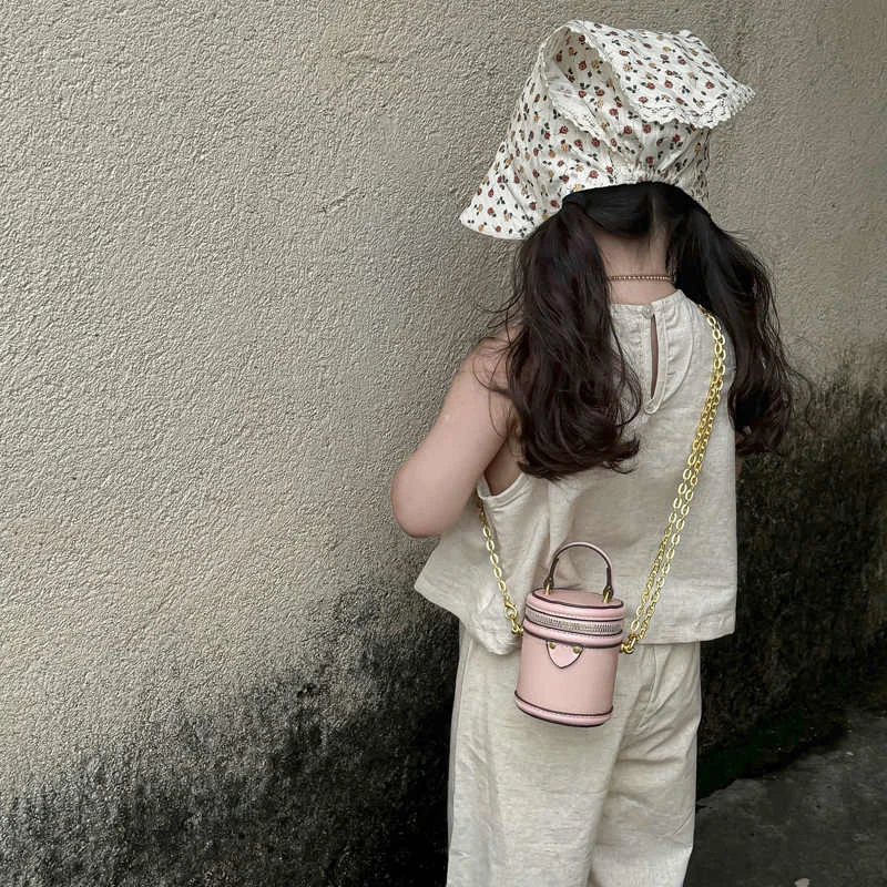 High-end PU Girl's Handbags New Versatile Coin Ornament Exqusite Children's Chain Crossbody Bags Fashion Niche Mini Bucket Bags
High-end PU Girl's Handbags New Versatile Coin Ornament Exqusite Children's Chain Crossbody Bags Fashion Niche Mini Bucket Bags