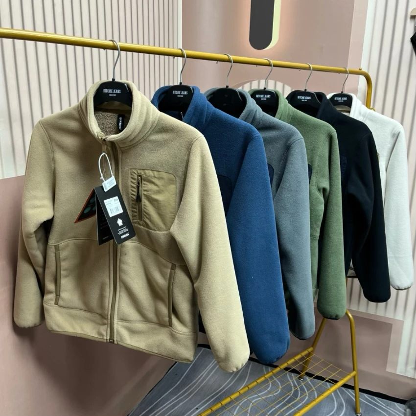 Стеганый воротник-стойка с подкладкой Fce, удобные теплые повседневные спортивные куртки для пар на открытом воздухе, модные длинные пальто на молнии све
Стеганый воротник-стойка с подкладкой Fce, удобные теплые повседневные спортивные куртки для пар на открытом воздухе, модные длинные пальто на молнии све