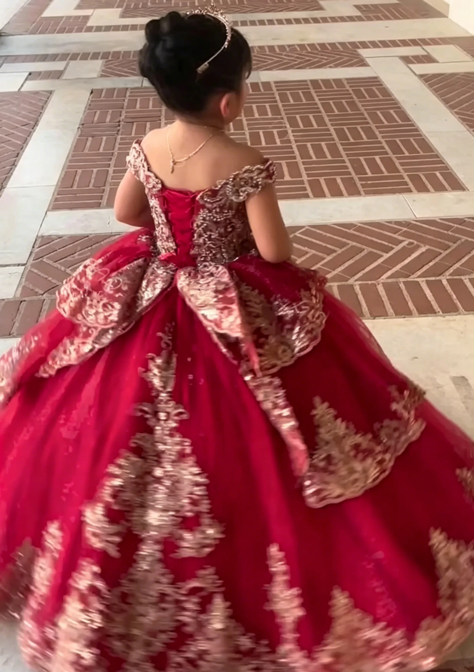 Exquisite Flower Girl Dresses for Wedding Off Shoulder Lace Appliques with Bow Kids Birthday First Communion Gowns Custom
Exquisite Flower Girl Dresses for Wedding Off Shoulder Lace Appliques with Bow Kids Birthday First Communion Gowns Custom