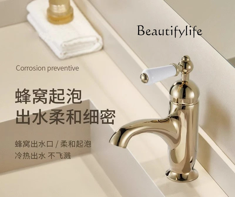 Новый смеситель для умывальника, медный умывальник с горячей и холодной водой, с одной керамической ручкой, умывальник в британском стиле ретро
Новый смеситель для умывальника, медный умывальник с горячей и холодной водой, с одной керамической ручкой, умывальник в британском стиле ретро