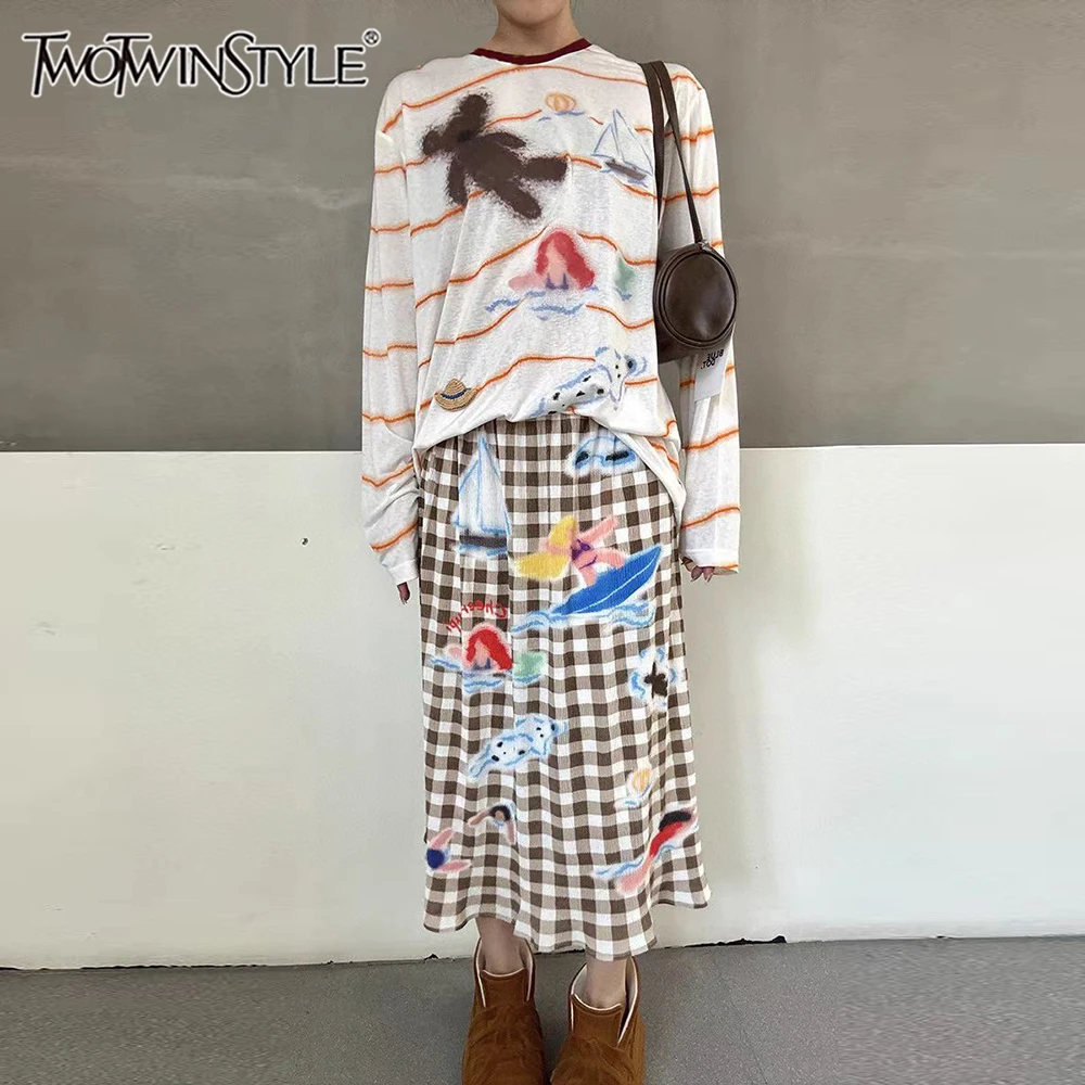 TWOTWINSTYLE Hit Color Spliced Printed Two Piece Set Female Round Neck Long Sleeve Loose Top High Waist Women's Skirts Sets new
TWOTWINSTYLE Hit Color Spliced Printed Two Piece Set Female Round Neck Long Sleeve Loose Top High Waist Women's Skirts Sets new