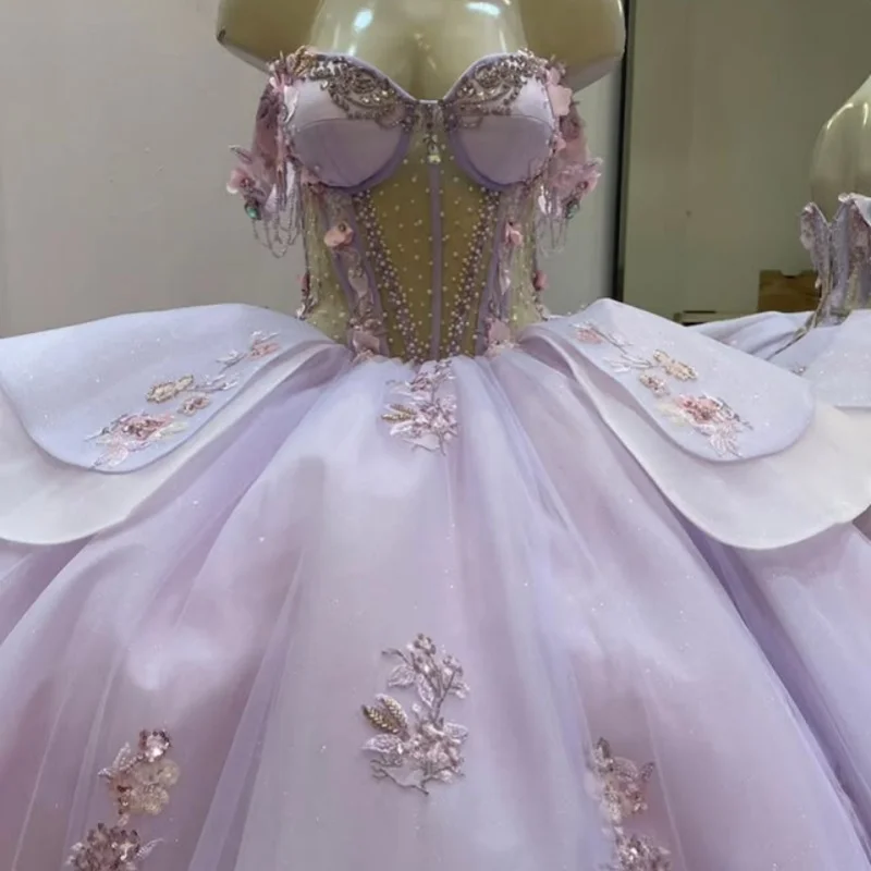 Лавандовое платье Quinceanera с цветочной наклейкой, длинный хвост с открытыми плечами, многослойные бусины, Vestidos De 15, Quinceanera Настроить
Лавандовое платье Quinceanera с цветочной наклейкой, длинный хвост с открытыми плечами, многослойные бусины, Vestidos De 15, Quinceanera Настроить