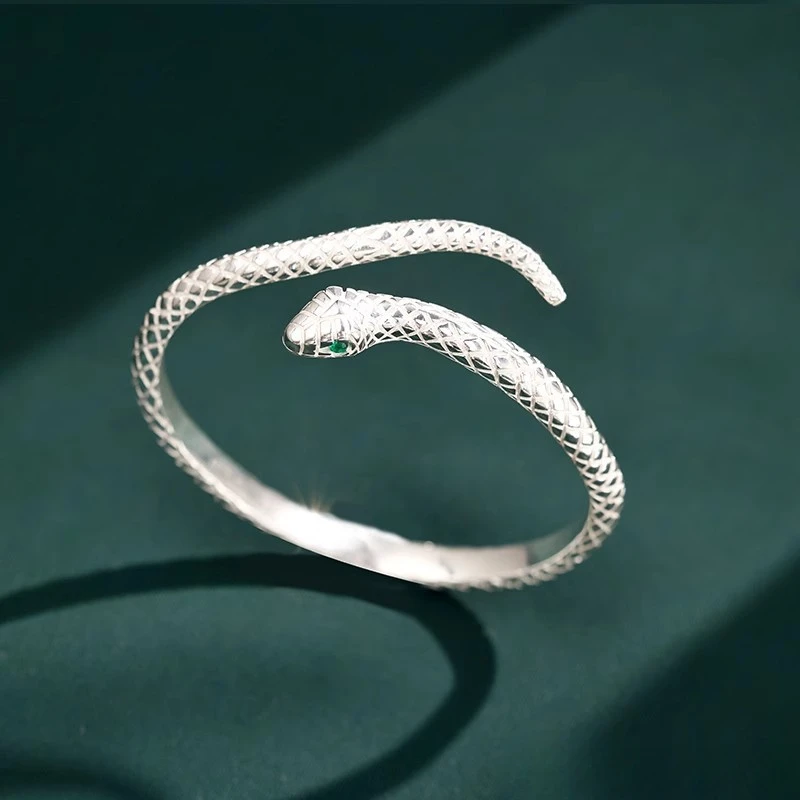 Free lettering, original design S999 pure silver snake shaped women's open mouth bracelet fashionable handmade gift
Free lettering, original design S999 pure silver snake shaped women's open mouth bracelet fashionable handmade gift