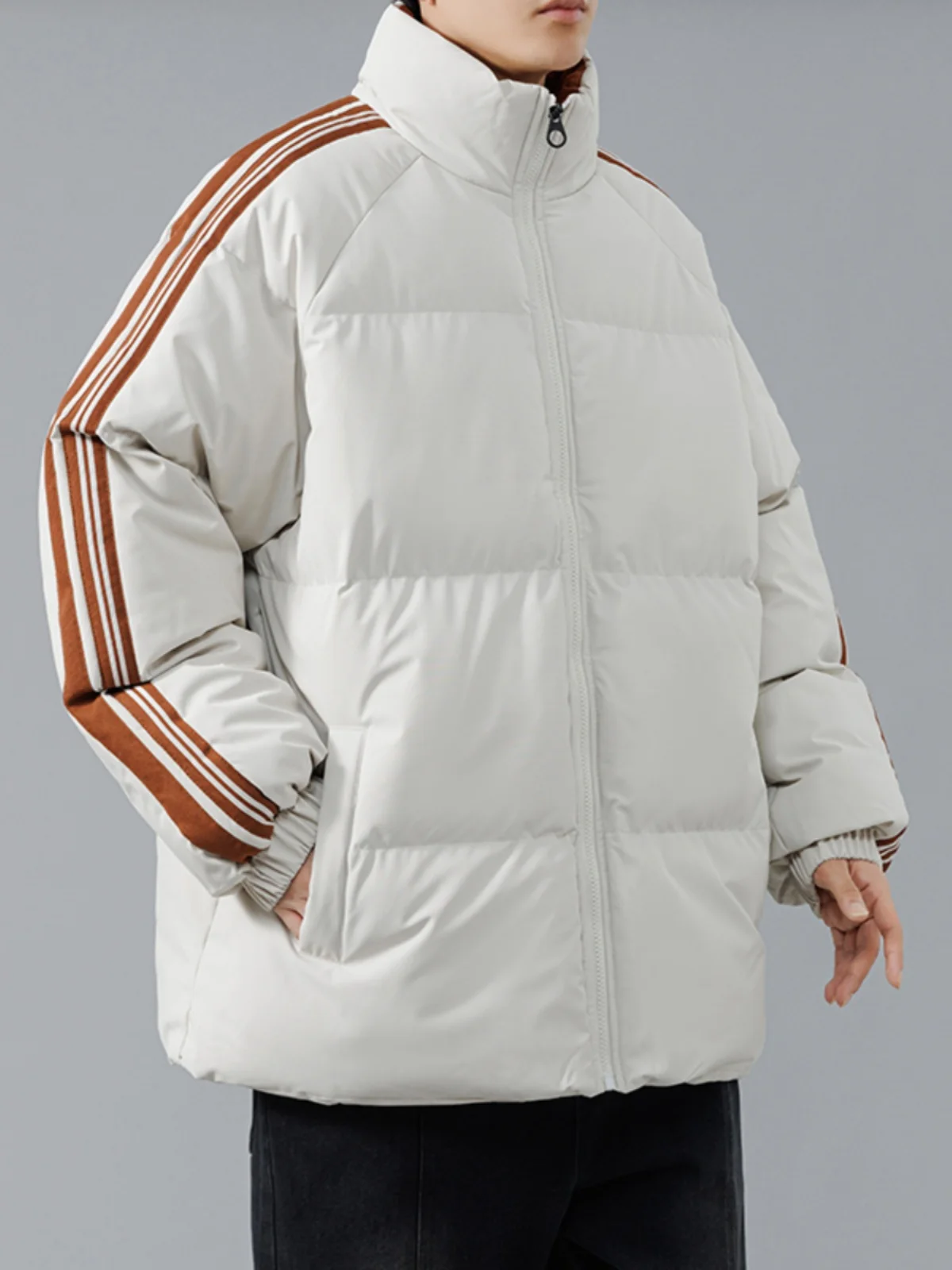 Мужская зимняя утепленная хлопковая куртка с воротником-стойкой в американском стиле, повседневная, модная, с наполнителем из полиэфирного волокна, городская верхняя одежда
Мужская зимняя утепленная хлопковая куртка с воротником-стойкой в американском стиле, повседневная, модная, с наполнителем из полиэфирного волокна, городская верхняя одежда