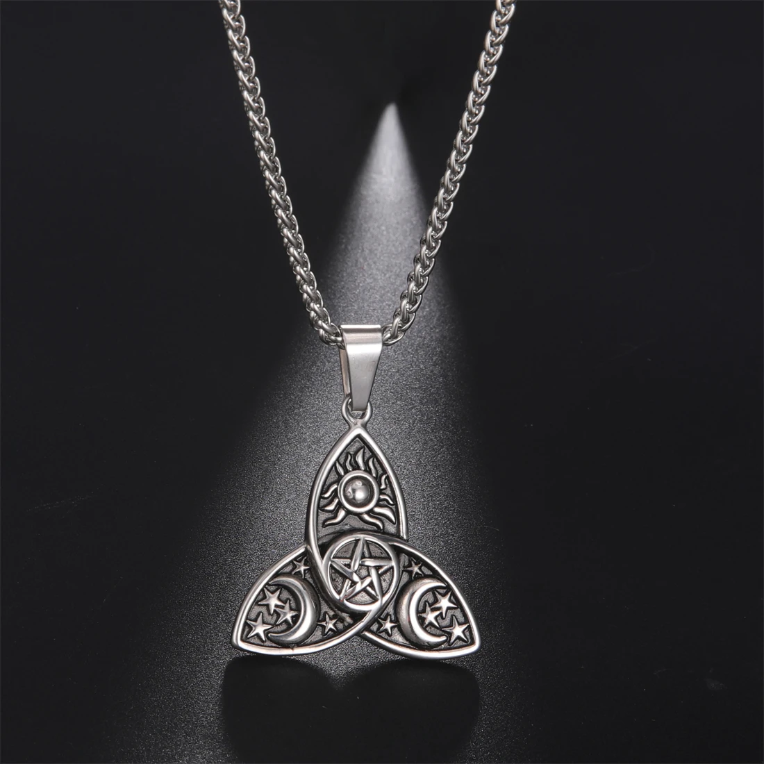 EUEAVAN Nordic Celtic Symbol Necklace For Men Vintage Sun Moon Five Point Star Pendant Chain Hip Hop Jewelry Wholesale
EUEAVAN Nordic Celtic Symbol Necklace For Men Vintage Sun Moon Five Point Star Pendant Chain Hip Hop Jewelry Wholesale