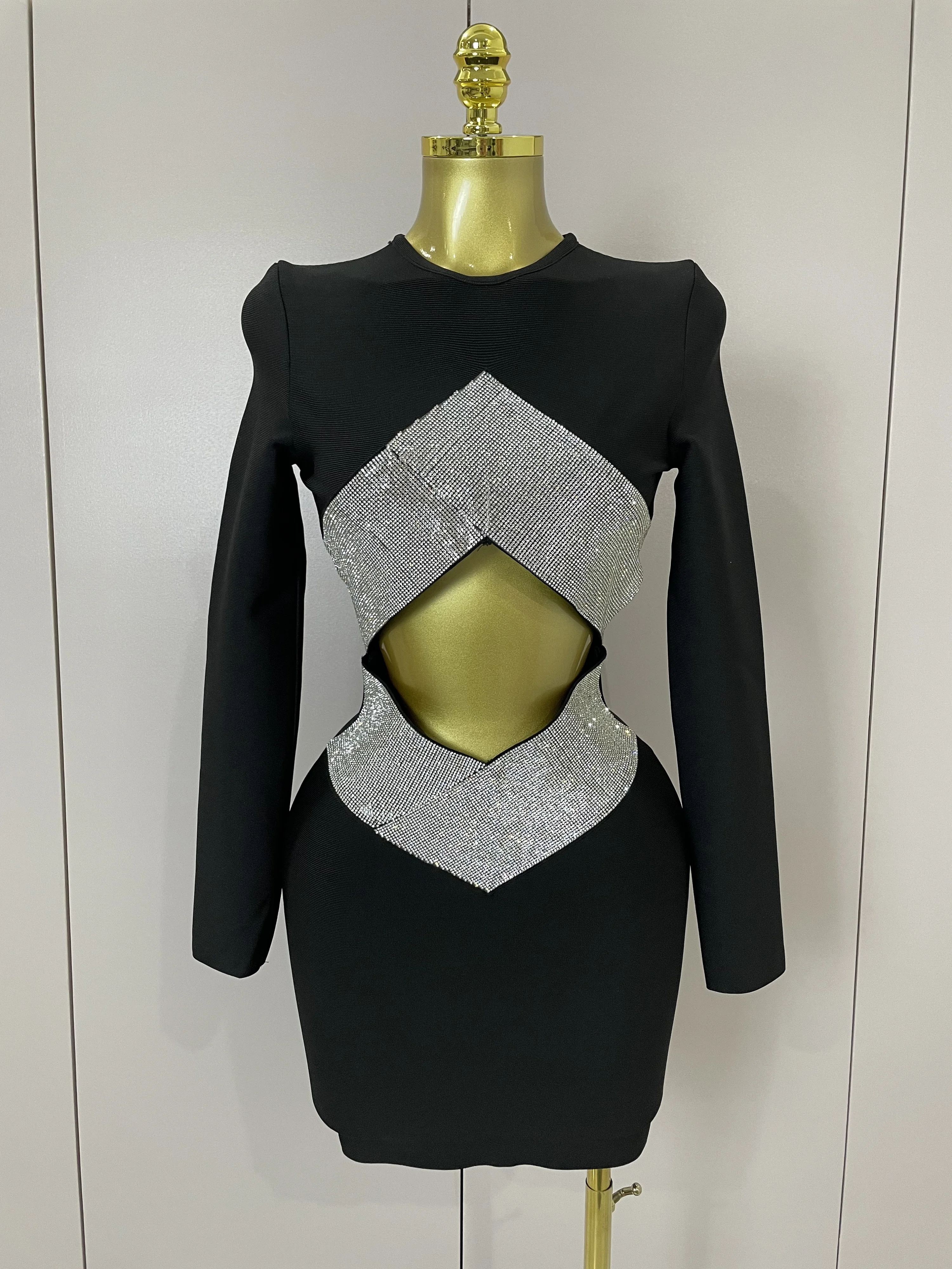 Sexy Shiny Black Hollow Out Long Sleeve Bodycon Dress Women Celebrity Designer Fashion Luxury Birthday Stage Costumes
Sexy Shiny Black Hollow Out Long Sleeve Bodycon Dress Women Celebrity Designer Fashion Luxury Birthday Stage Costumes