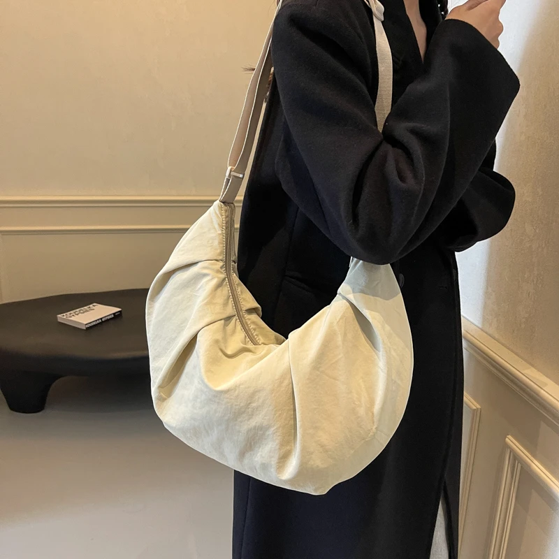 Trendy Fashion Women's New Large Capacity Dumpling Bags Simple Casual Versatile Single Shoulder Crossbody Shopping Storage Bags
Trendy Fashion Women's New Large Capacity Dumpling Bags Simple Casual Versatile Single Shoulder Crossbody Shopping Storage Bags
