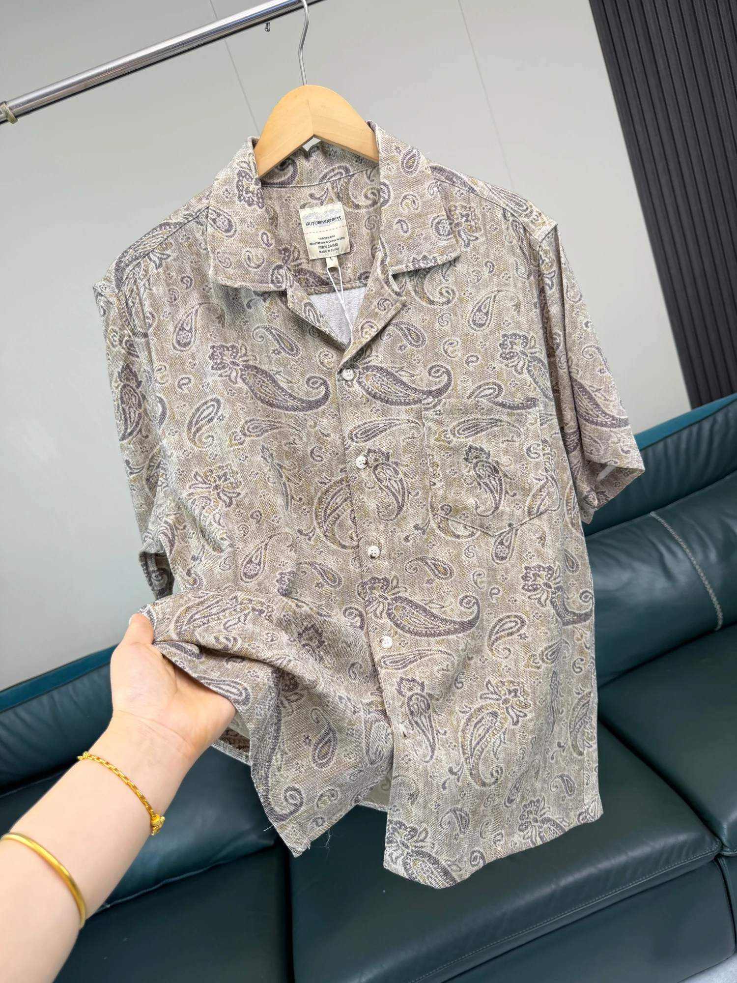 Casual Linen Short Sleeve Shirt Men's Summer Vintage Floral Cuban Collar Breathable Fashion Urban Style Standard Fit Daily Wear
Casual Linen Short Sleeve Shirt Men's Summer Vintage Floral Cuban Collar Breathable Fashion Urban Style Standard Fit Daily Wear