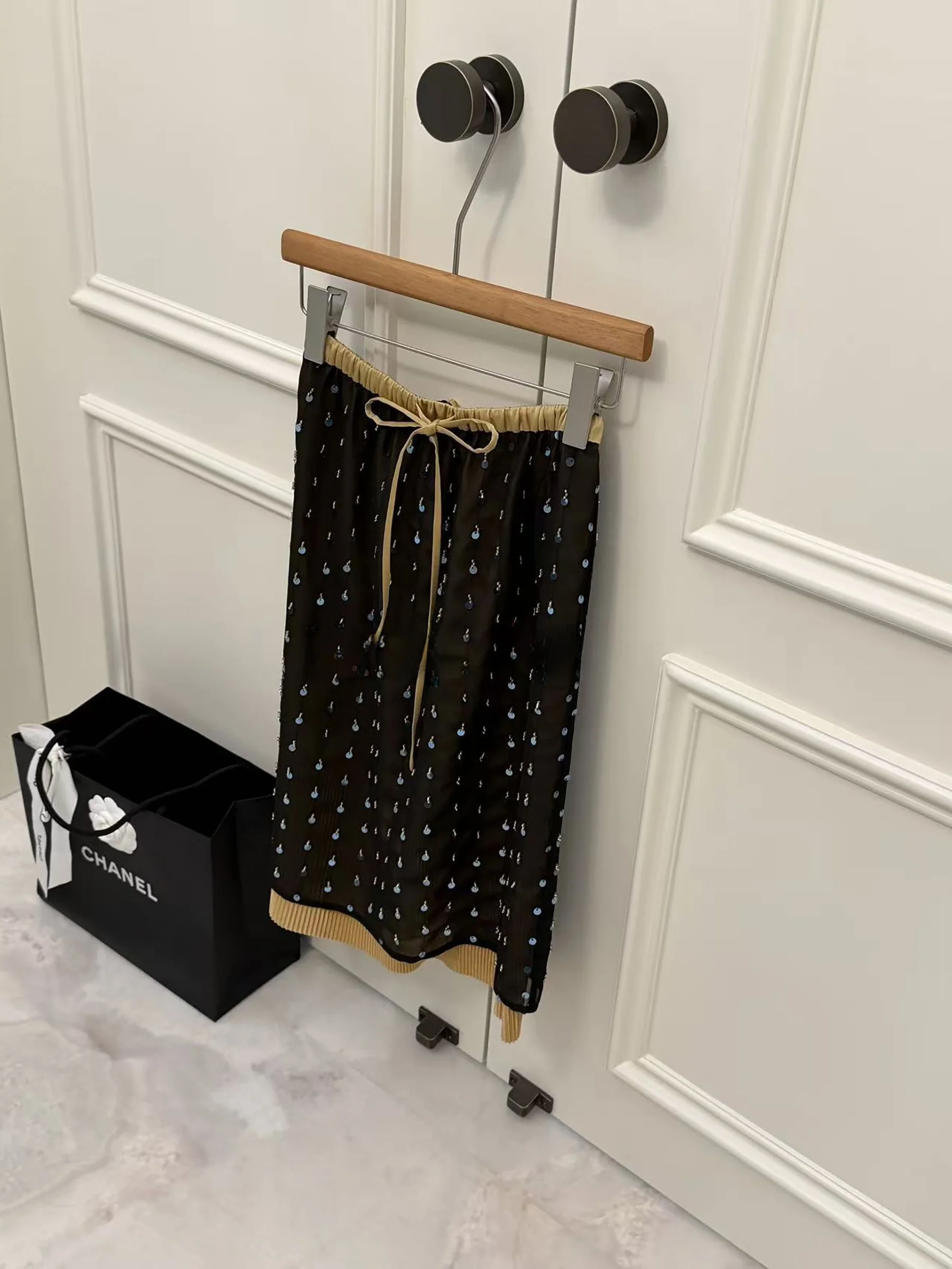 Элегантная блестящая полудлинная юбка Rubbit Chic с яркими пайетками, удобная, с эластичной талией, прямого кроя, для женщин
Элегантная блестящая полудлинная юбка Rubbit Chic с яркими пайетками, удобная, с эластичной талией, прямого кроя, для женщин