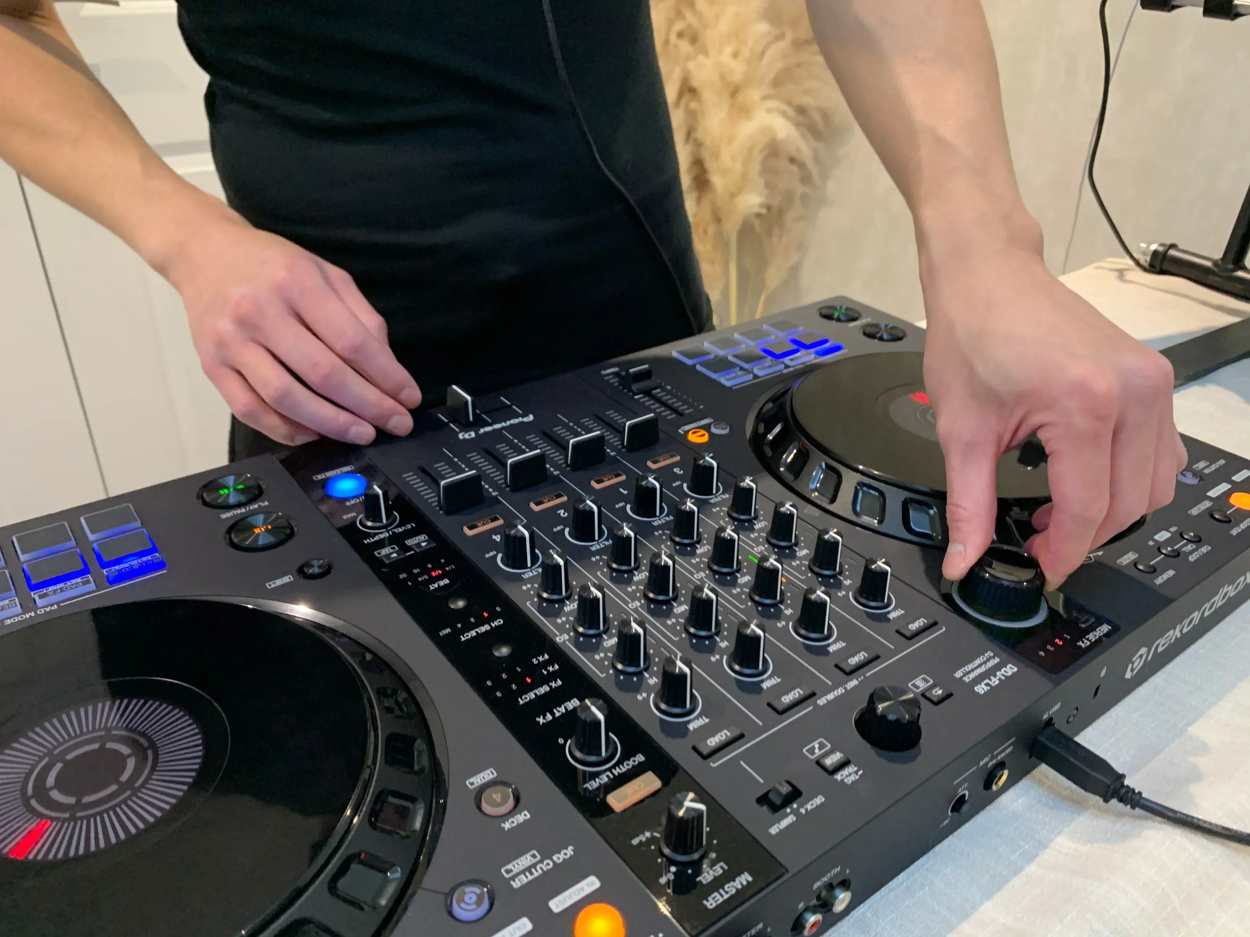 Летняя распродажа скидка на 2024 Pioneer DJ DDJ-FLX6 4-колодный рекламный ящик и контроллер Serato DJ
Летняя распродажа скидка на 2024 Pioneer DJ DDJ-FLX6 4-колодный рекламный ящик и контроллер Serato DJ