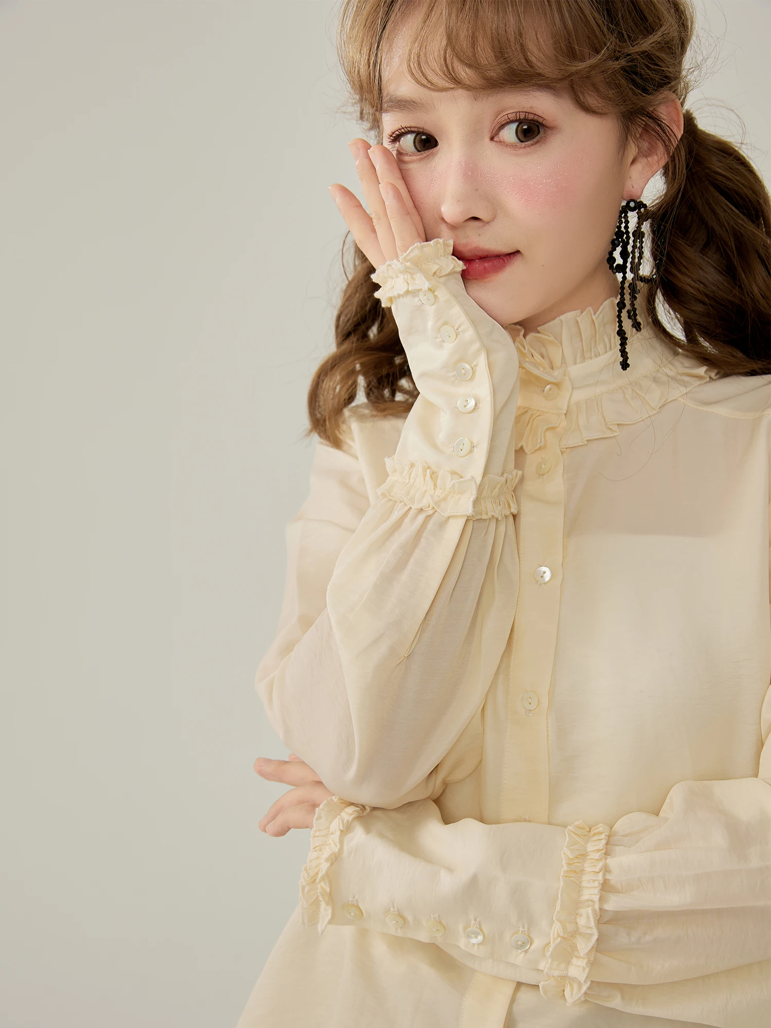 Sweet Sle Long Sve Ruffle Collar Inner irt Cr Women's Loose Fit Button up irt Japanese Sle Autumn Winter
Sweet Sle Long Sve Ruffle Collar Inner irt Cr Women's Loose Fit Button up irt Japanese Sle Autumn Winter