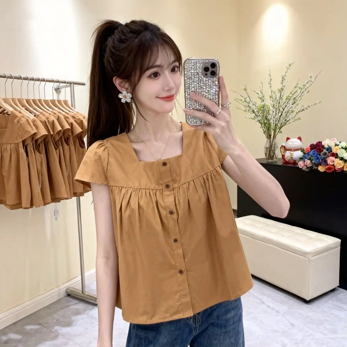 Summer New Style Korean Pure Color Women's Shirt Square Collar Sweet Button Design Meat Concealing Versatile Short Sleeve
Summer New Style Korean Pure Color Women's Shirt Square Collar Sweet Button Design Meat Concealing Versatile Short Sleeve
