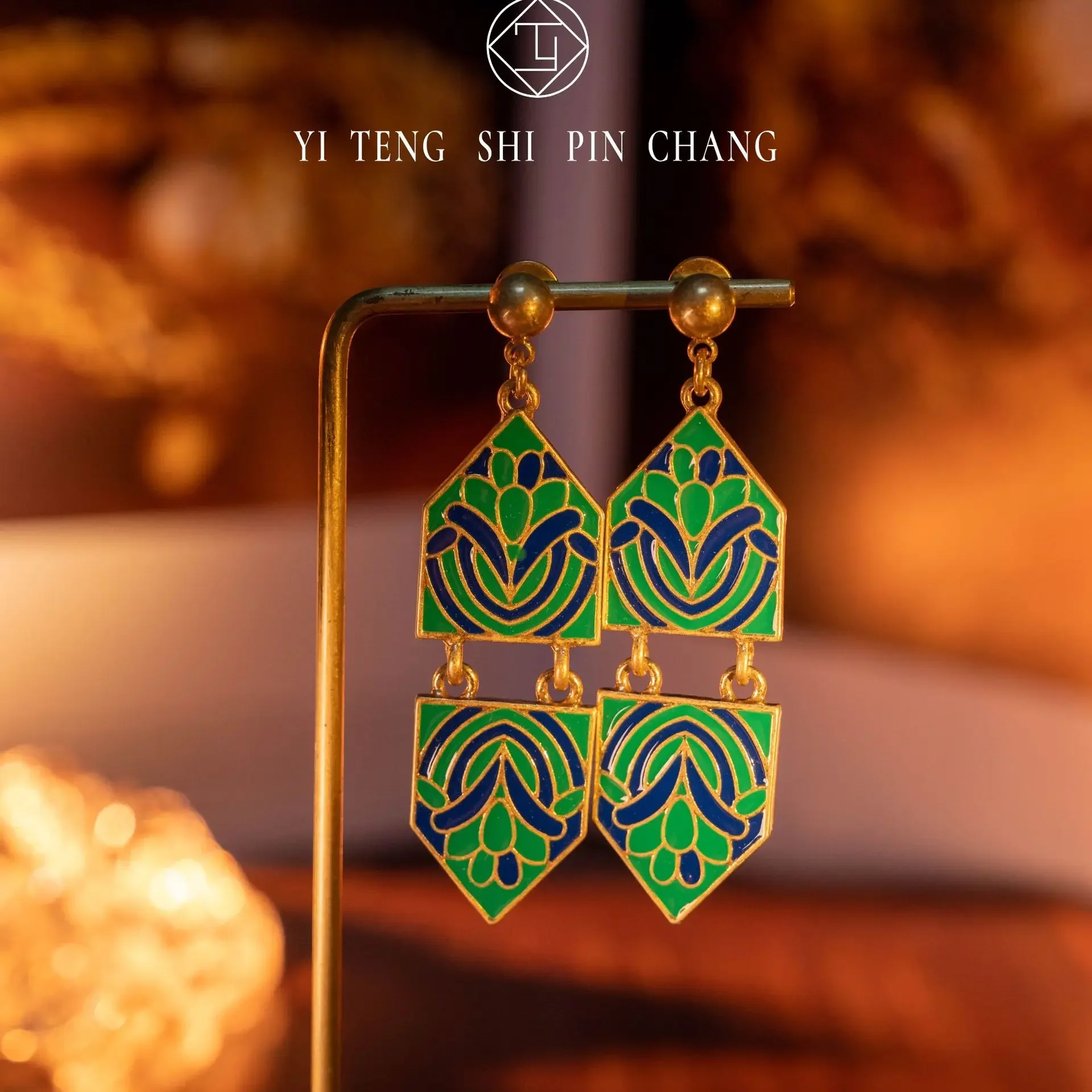 New cross-border vintage antique style, old pure hand-painted enamel elegant versatile stud earrings women
New cross-border vintage antique style, old pure hand-painted enamel elegant versatile stud earrings women