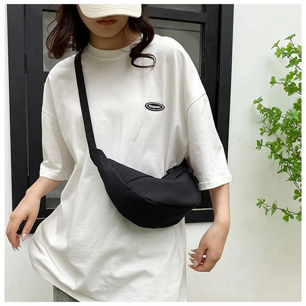 Fashion Nylon Shoulder Bags Large Capacity Solid Color Messenger Bag Dumpling Shaped Handbags Travel
Fashion Nylon Shoulder Bags Large Capacity Solid Color Messenger Bag Dumpling Shaped Handbags Travel