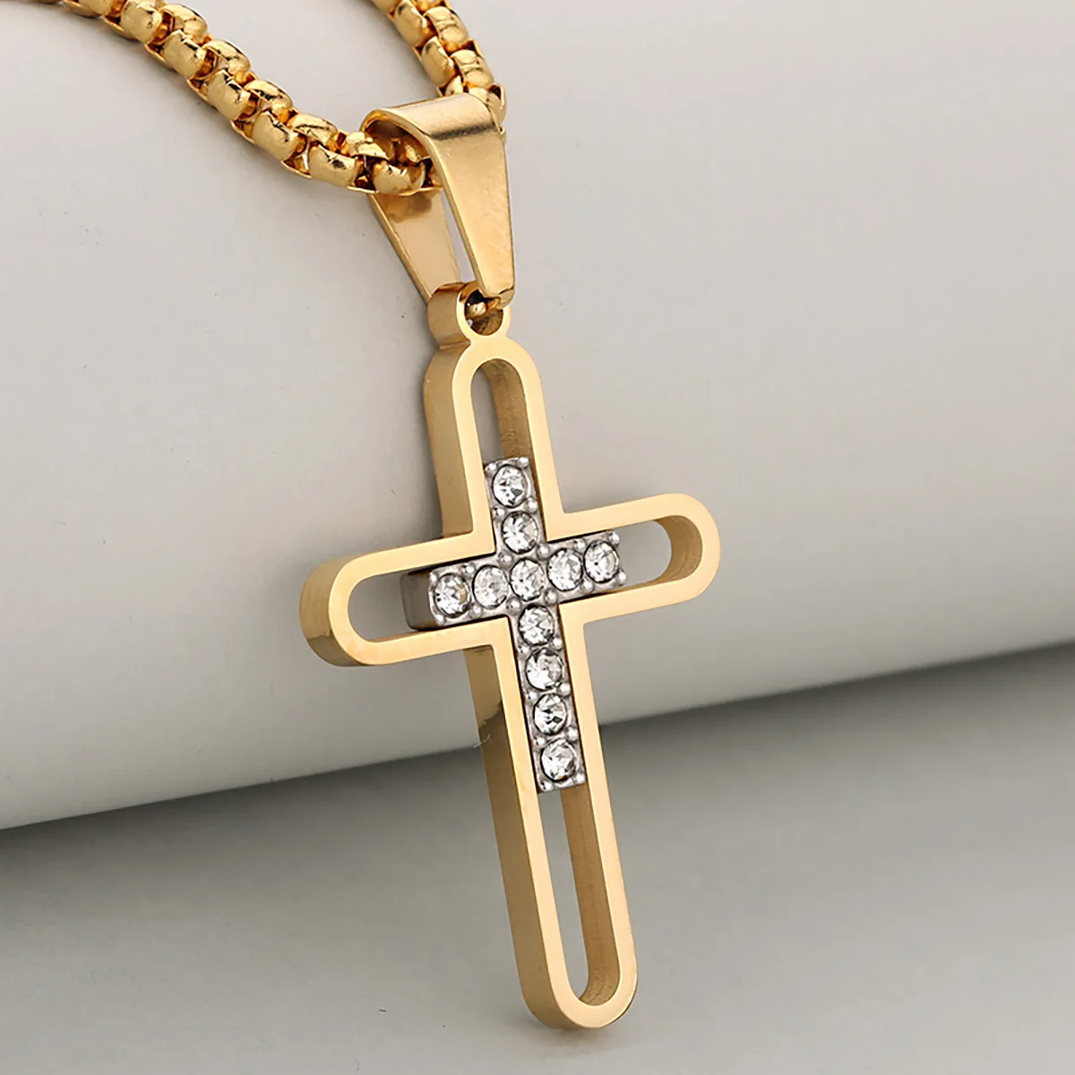 Trendy Hip-Hop Creative Rivet Cross Inlaid Diamond Hollow Design Stainless Steel Pendant Necklace for Men
Trendy Hip-Hop Creative Rivet Cross Inlaid Diamond Hollow Design Stainless Steel Pendant Necklace for Men