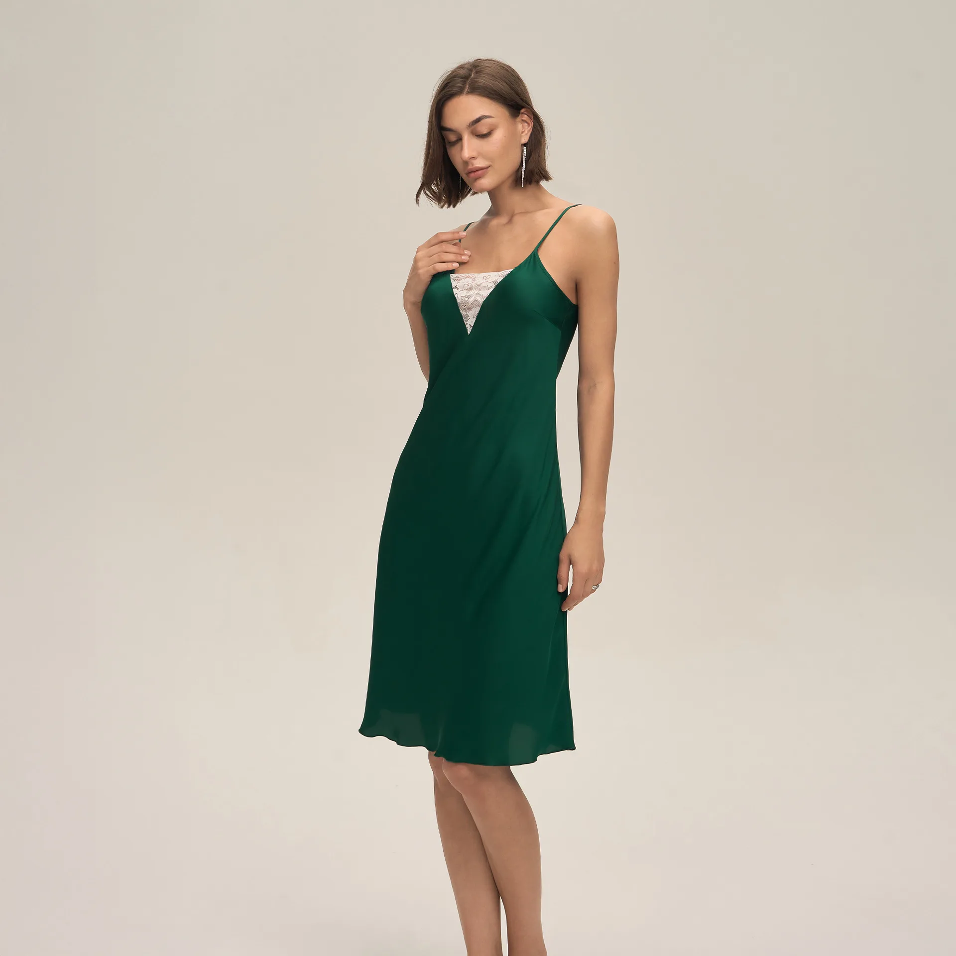 Ночная рубашка для женщин, лето-весна, кружевная одежда для сна без рукавов, женская одежда для дома с открытой спиной, атласная домашняя рубашка
Ночная рубашка для женщин, лето-весна, кружевная одежда для сна без рукавов, женская одежда для дома с открытой спиной, атласная домашняя рубашка