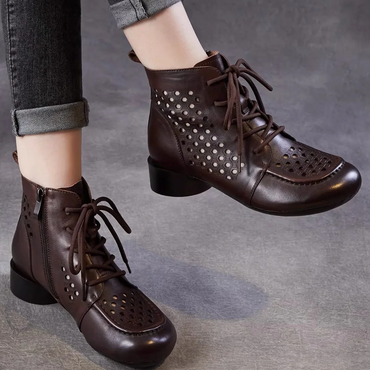 Breathable Hollow out Vintage Style Cowhide Miniature Booties Low Cut round Toe Thick Heel Fashionable Summer Autumn Shoes
Breathable Hollow out Vintage Style Cowhide Miniature Booties Low Cut round Toe Thick Heel Fashionable Summer Autumn Shoes