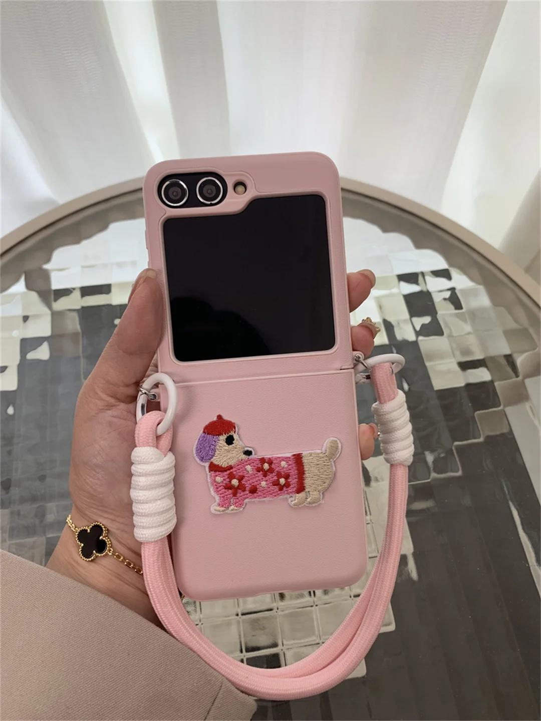 for Samsung Galaxy Z Flip 5 Z Flip 6 ZFlip 4 ZFlip 3 Cute Solid Color Central Axis Sausage Dog Portable Phone Case Cover
for Samsung Galaxy Z Flip 5 Z Flip 6 ZFlip 4 ZFlip 3 Cute Solid Color Central Axis Sausage Dog Portable Phone Case Cover