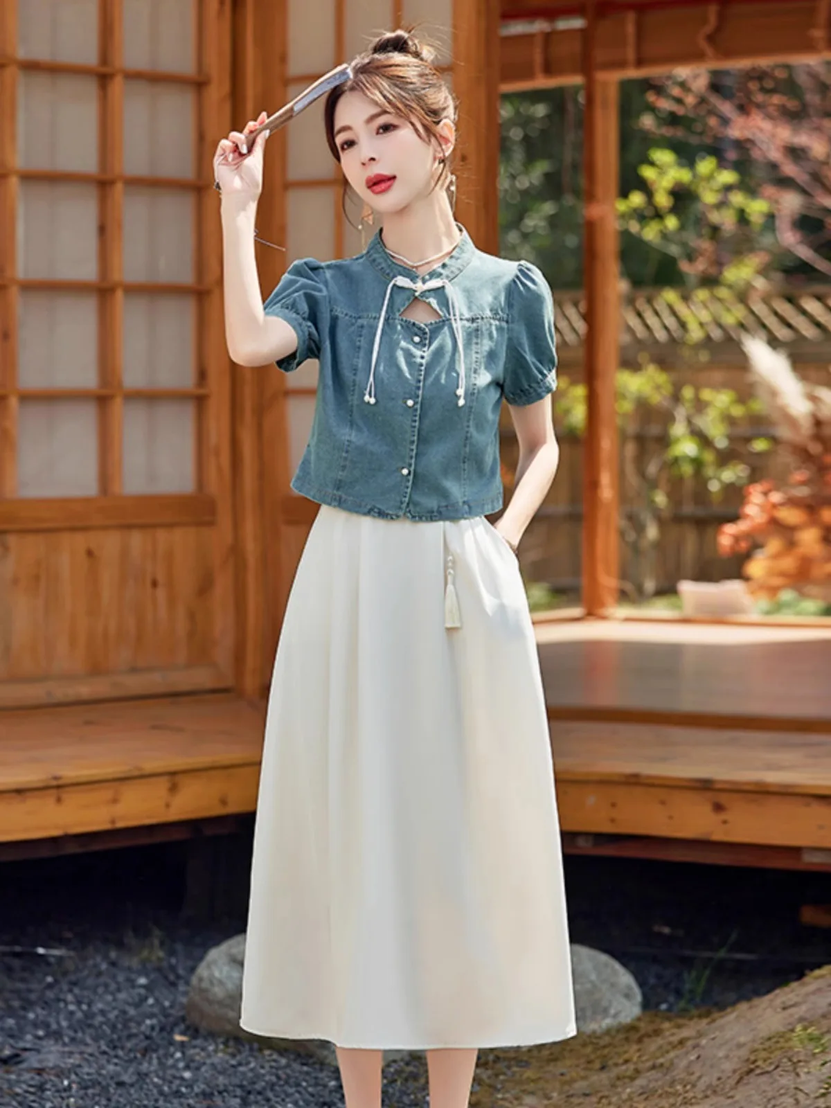 New Fashion Vintage Embroidery Tops and Skirts Set for Women, Long Maxi Denim Chinese Style Pockets New 2025 2Pcs Wh12
New Fashion Vintage Embroidery Tops and Skirts Set for Women, Long Maxi Denim Chinese Style Pockets New 2025 2Pcs Wh12