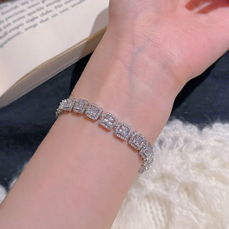 Shining Sugar Cube Zircon Bracelet Light Luxury Niche High-end Versatile Jewelry Simple Style Exquisite Temperament Versatile Br
Shining Sugar Cube Zircon Bracelet Light Luxury Niche High-end Versatile Jewelry Simple Style Exquisite Temperament Versatile Br