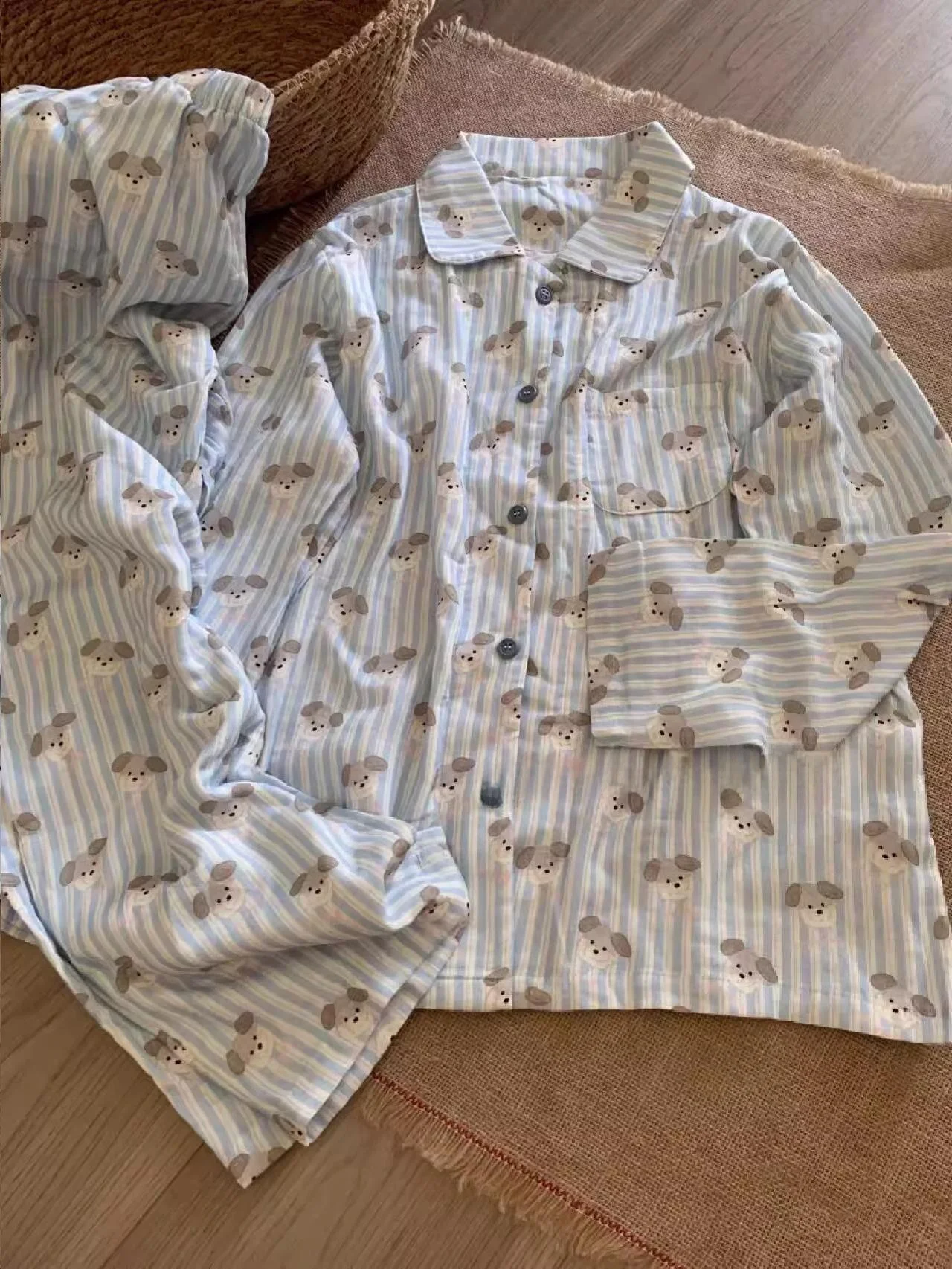 Cartoon Couple Spwear Long Sve Casual Home Clothes Youth Size Large Open Cardigan Striped Dog Pattern Cotton Pajamas
Cartoon Couple Spwear Long Sve Casual Home Clothes Youth Size Large Open Cardigan Striped Dog Pattern Cotton Pajamas