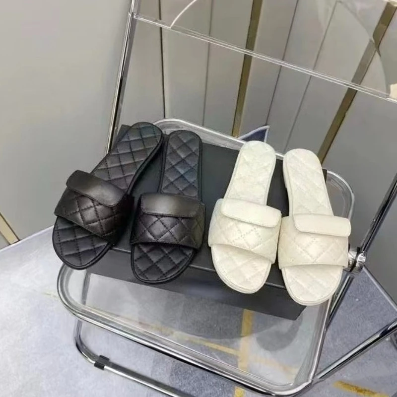 Women's 2026 Leather Diamond Quilted Sandals, Metal Buckle Flat Slides, Open-Toe Casual Slippers. Fast Delivery
Women's 2026 Leather Diamond Quilted Sandals, Metal Buckle Flat Slides, Open-Toe Casual Slippers. Fast Delivery
