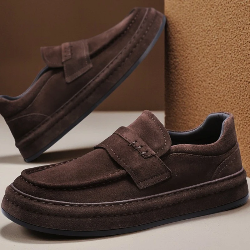 Новая осенняя коллекция. Удобные спортивные повседневные мужские легкие и мягкие лоферы на плоской подошве с низким берцем в стиле ретро.
Новая осенняя коллекция. Удобные спортивные повседневные мужские легкие и мягкие лоферы на плоской подошве с низким берцем в стиле ретро.