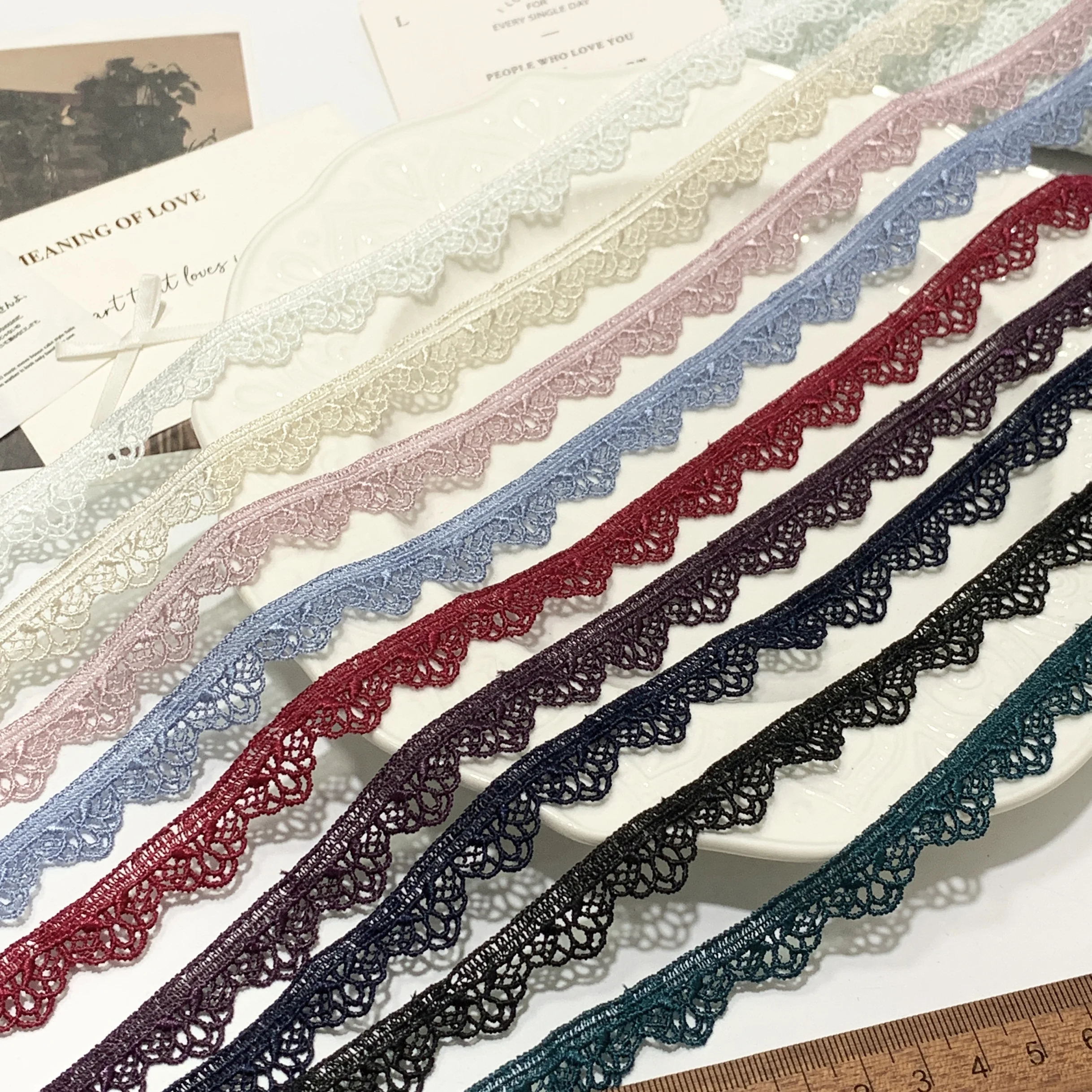 15 ярдов, ширина 1,5 см, кружевная бейка, ремесленный цветок, полиэстер, кружевная ткань, венеция, цветочная вышитая аппликация, украшенная кружевная лента
15 ярдов, ширина 1,5 см, кружевная бейка, ремесленный цветок, полиэстер, кружевная ткань, венеция, цветочная вышитая аппликация, украшенная кружевная лента