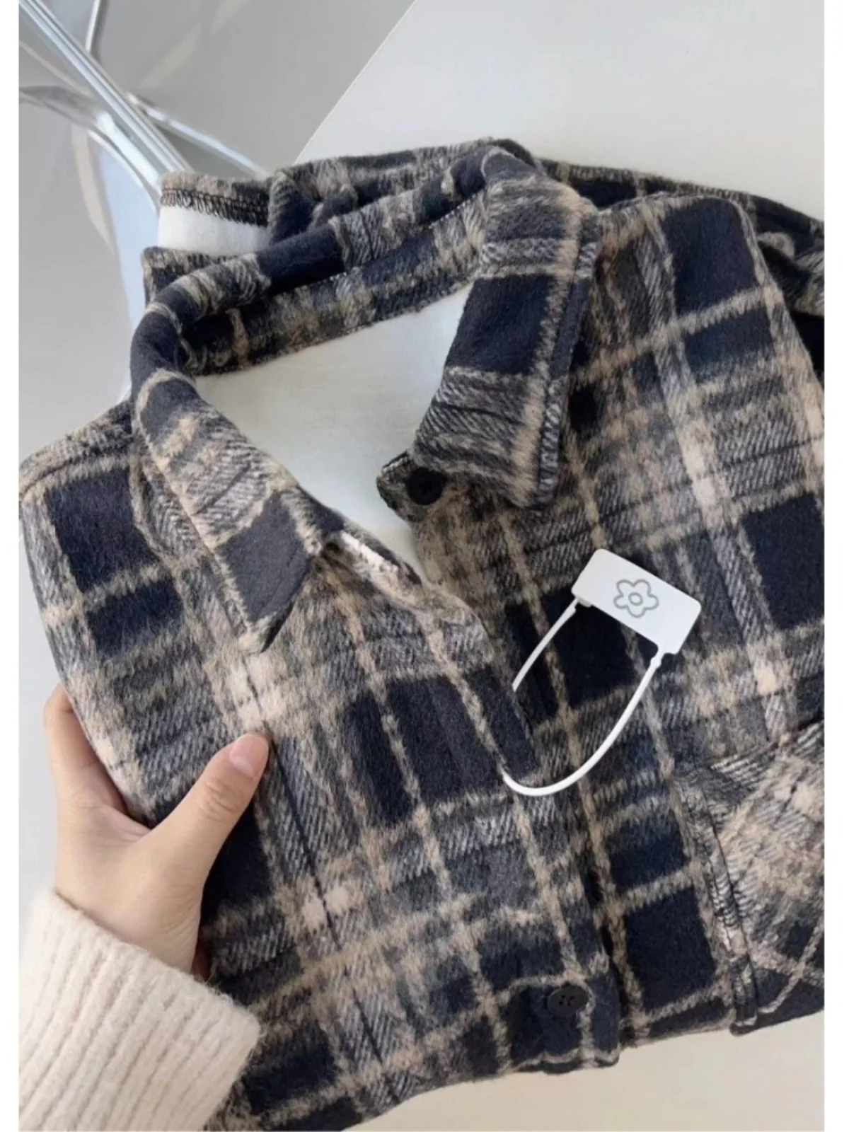 Thiened Retro Plaid irt Jaet Women's Early Spring 2026 New Frosted Warm Casual Versatile Mid-Length Loose Fit irt
Thiened Retro Plaid irt Jaet Women's Early Spring 2026 New Frosted Warm Casual Versatile Mid-Length Loose Fit irt